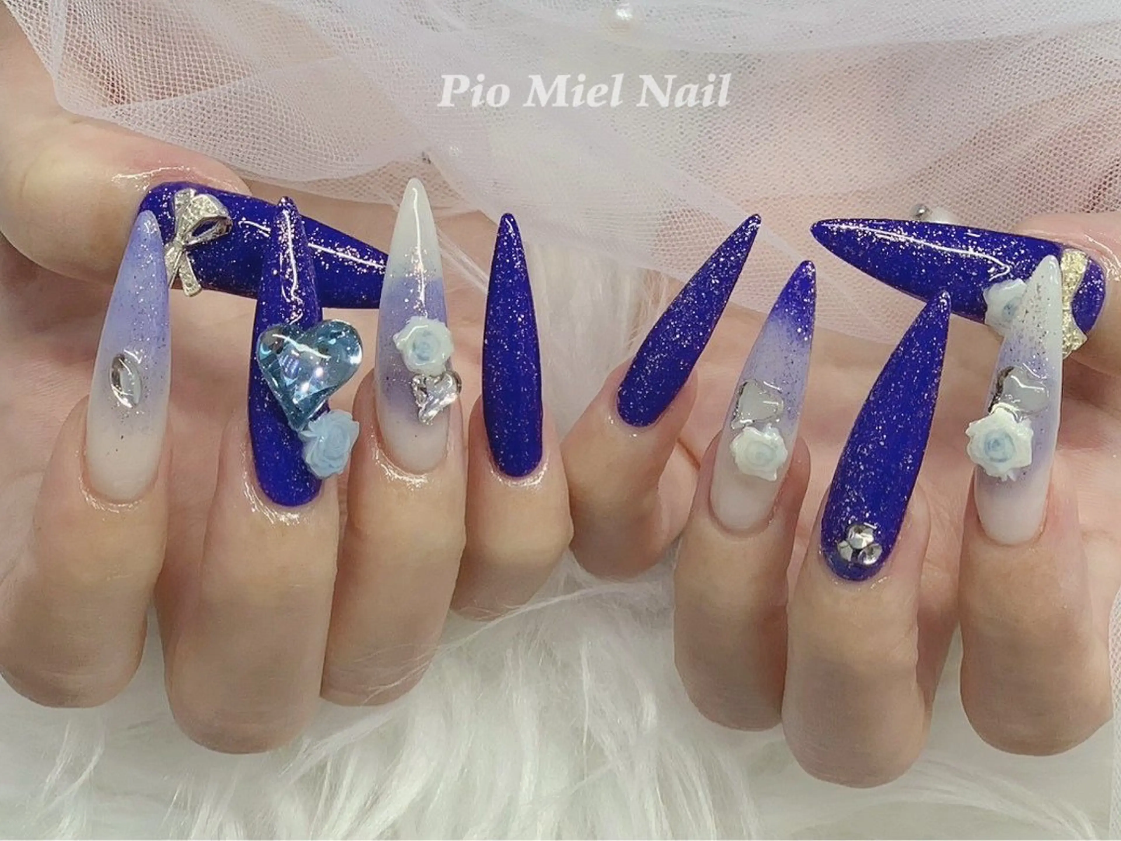 ネイル ブルー キラキラネイル 韓国ネイル ロングネイル ニュアンスネイル ハンドネイル HANA 長さだしのネイルデザイン