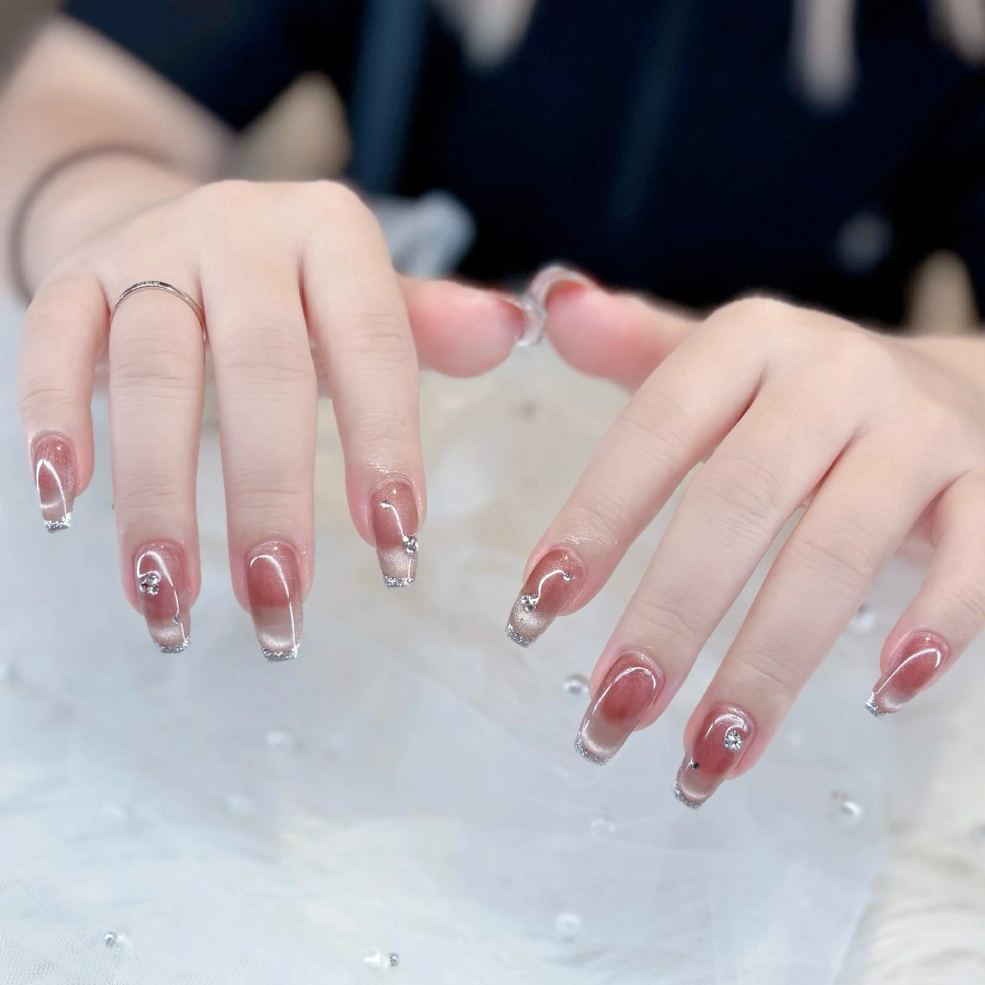 ネイル フレンチネイル ガラスフレンチ マグネットネイル マグネットフレンチ ワンホンネイル ハンドネイル ぷりゅねる 心斎橋のネイルデザイン