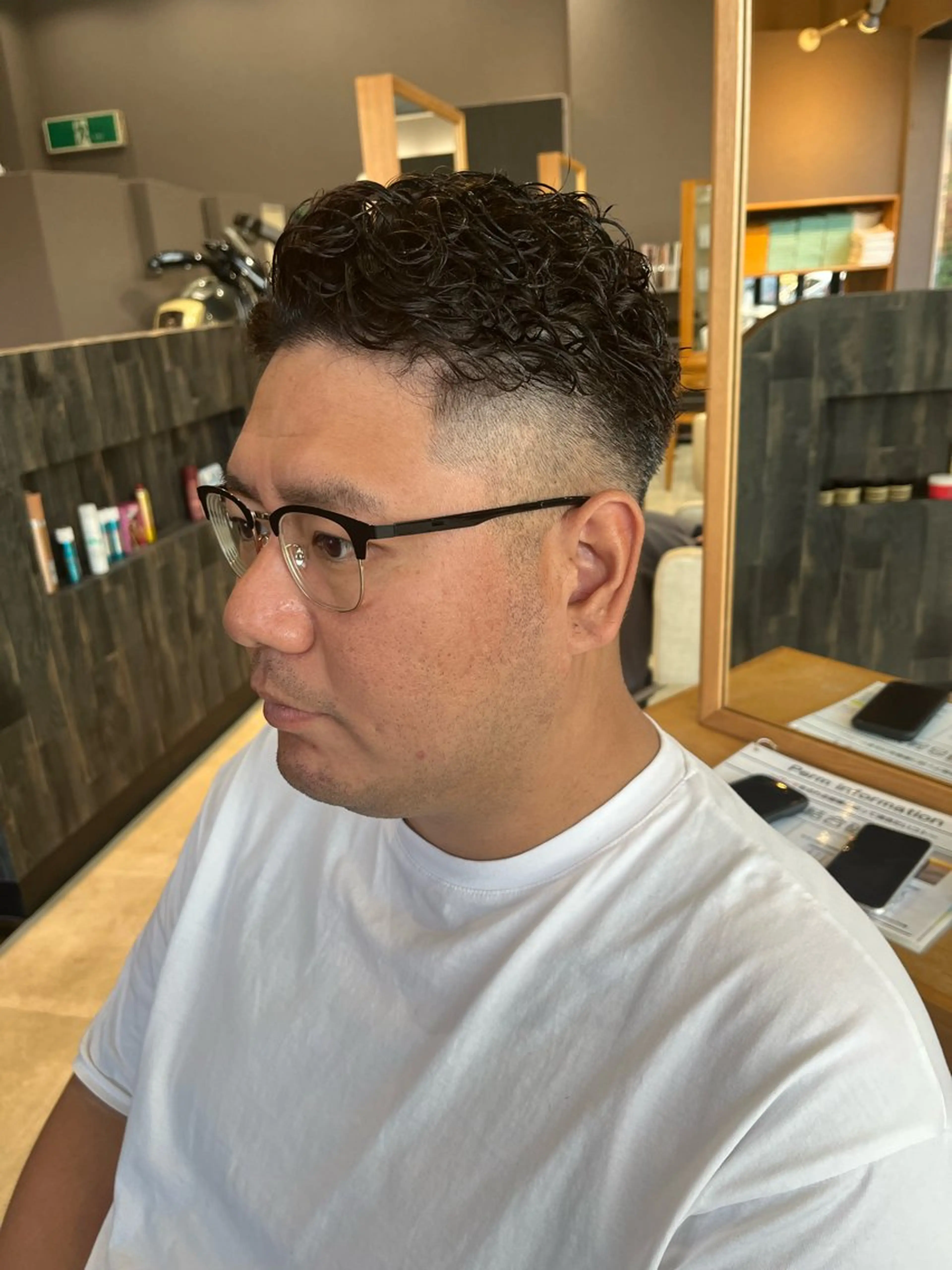 ショート パーマ メンズ フェードカット メンズパーマ 刈り上げ カット パーマ メンズ特化✨パーマス タイル大得意安田海斗のヘアスタイル