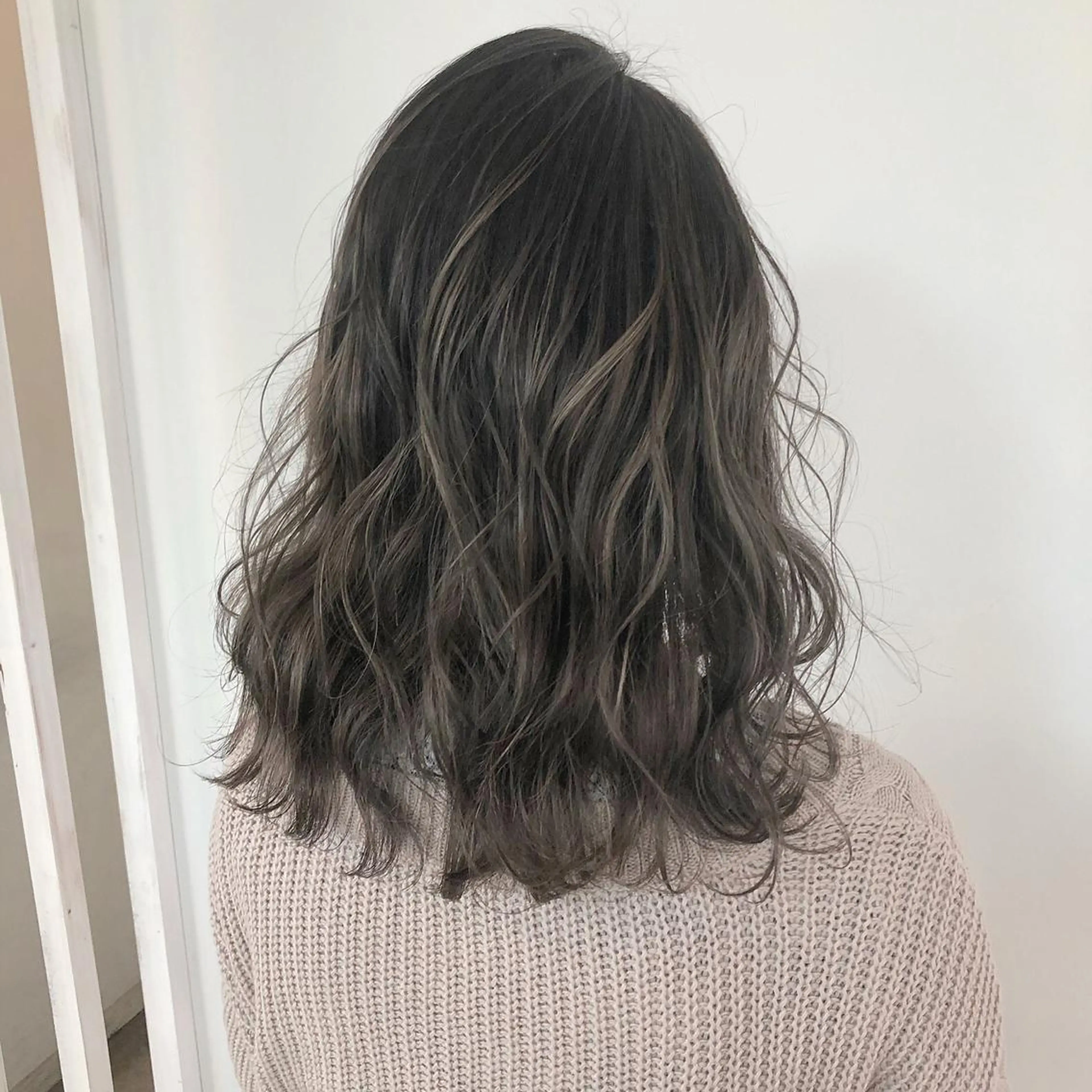 セミロング カラー ヘアアレンジ ハイライトカラー ハイライト 榎園 由美のヘアスタイル