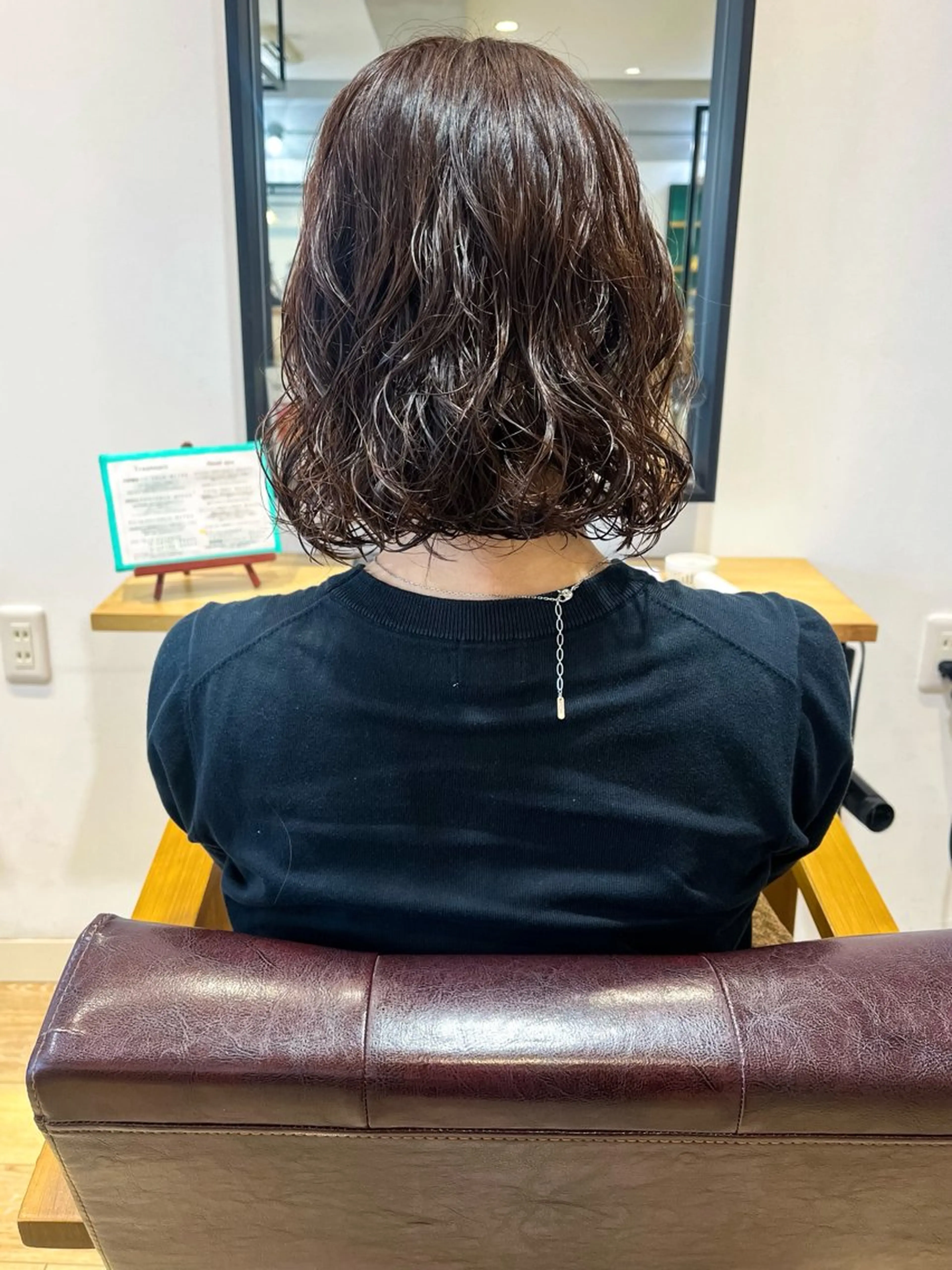 ミディアム カラー パーマ カット ヘアカラー トリートメント 地毛風ストレート ミニボブ🌷江梨🍎のヘアスタイル