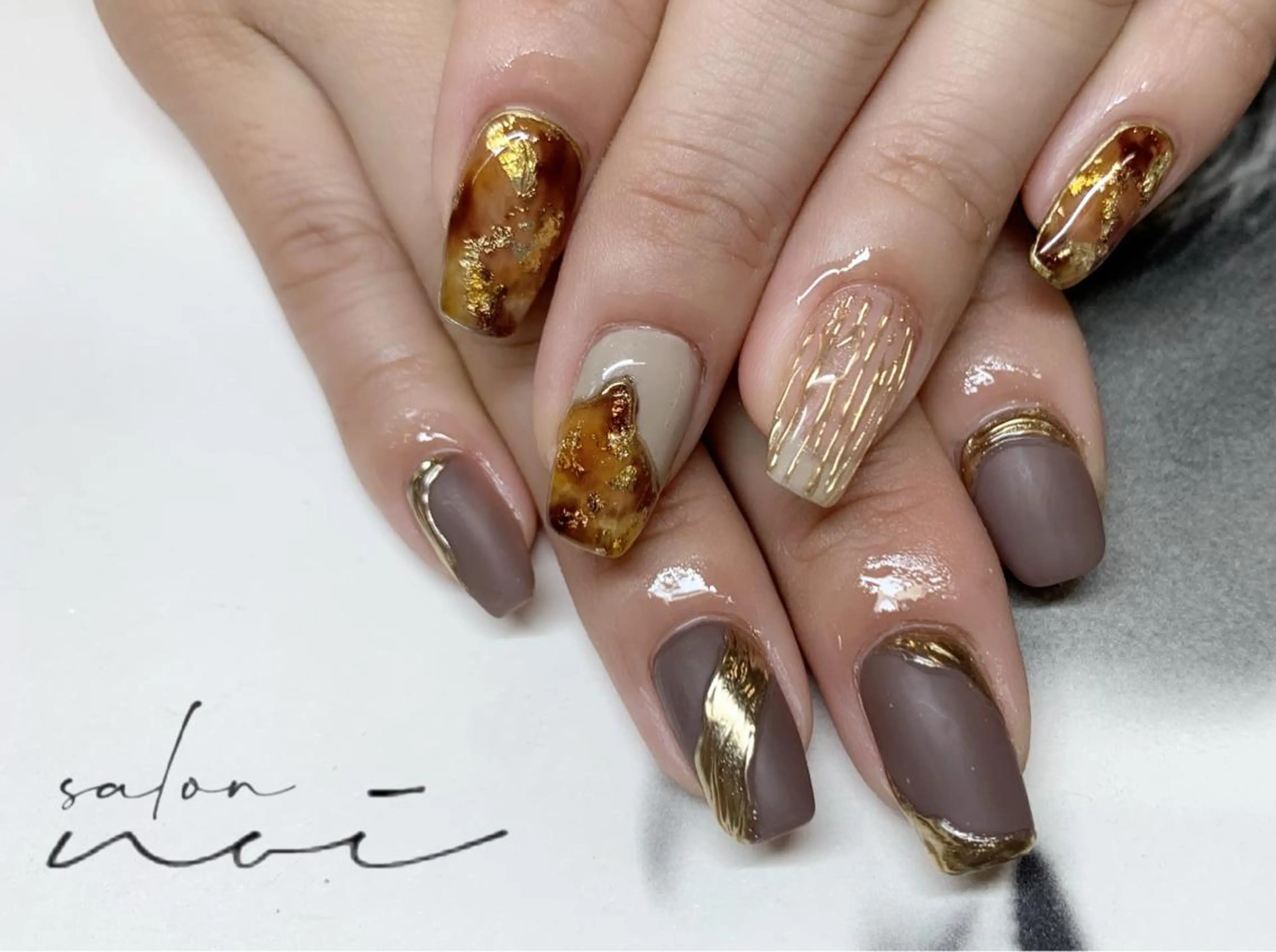 ネイル べっ甲ネイル マットネイル ニュアンスネイル salon noiのネイルデザイン