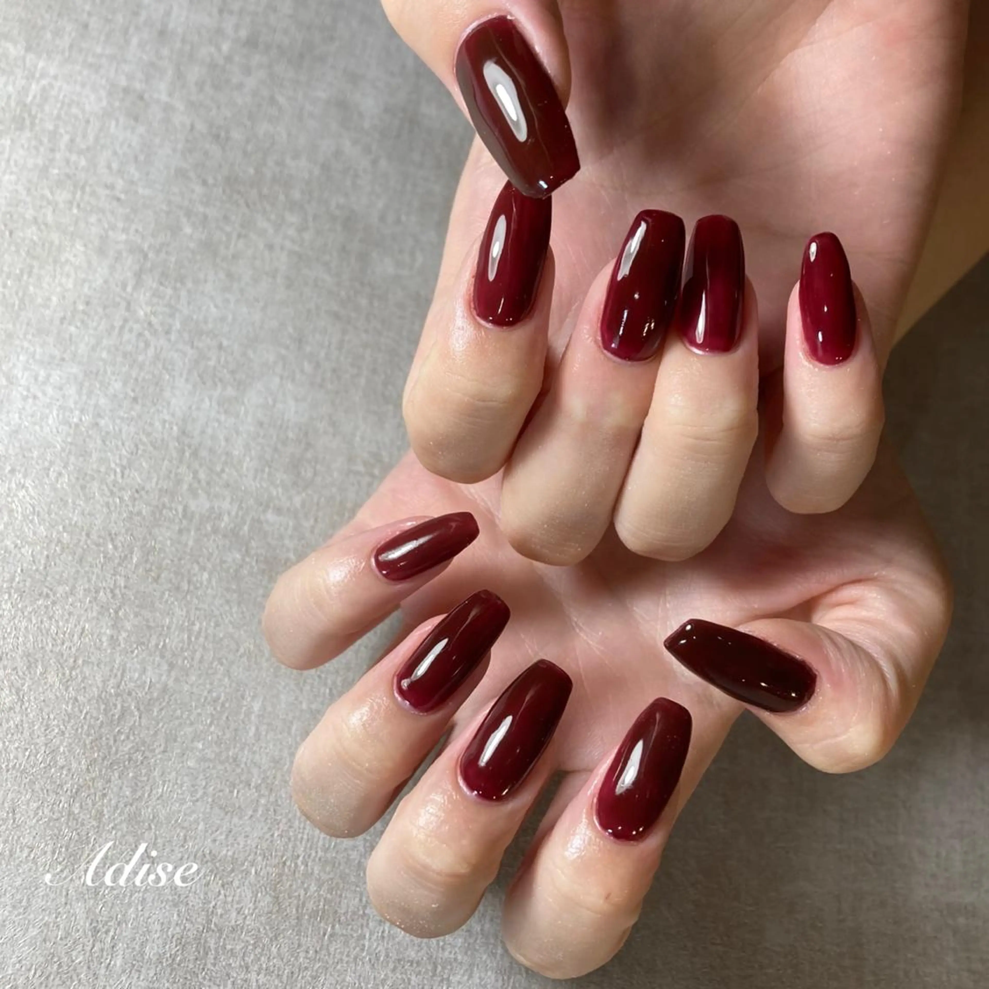 ネイル ワンカラーネイル 赤色 第一印象専門サロン ADISEのエステ・リラクイメージ