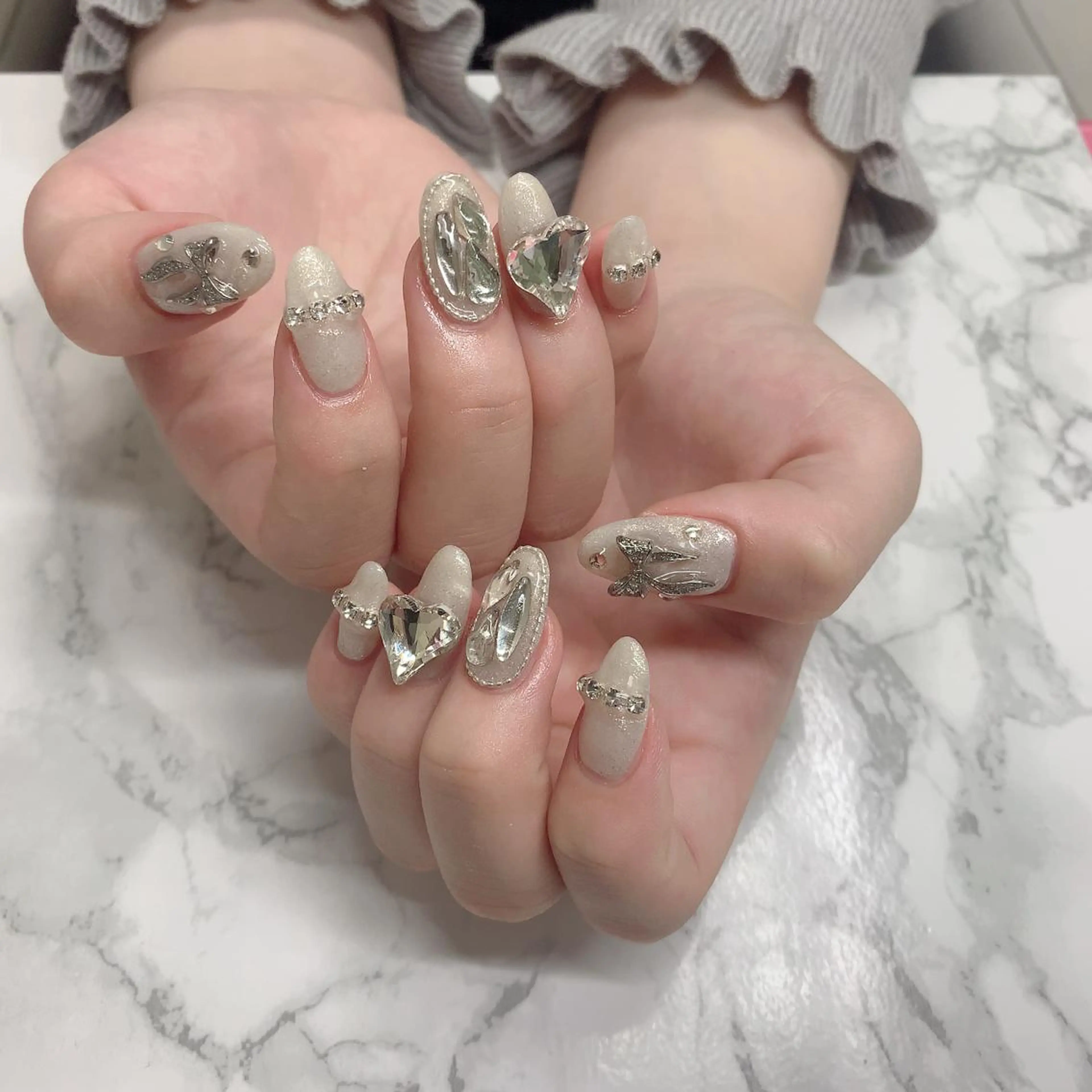 ネイル はな💎ネイル ワンホン、長さ出しのネイルデザイン