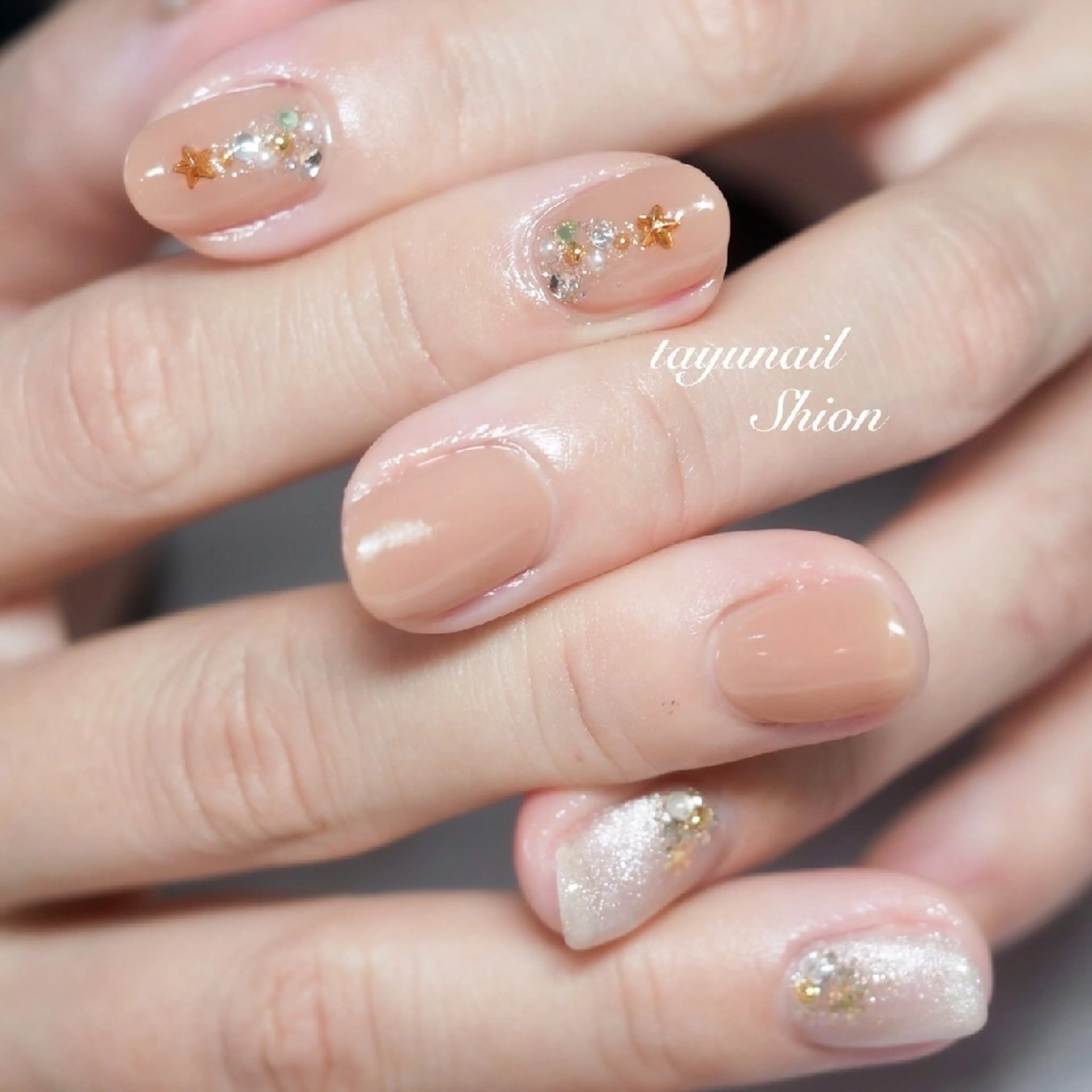 ネイル アートネイル ジェルネイル キラキラネイル パラジェル 冬ネイル ネイルサロン 【たゆnail】のネイルデザイン