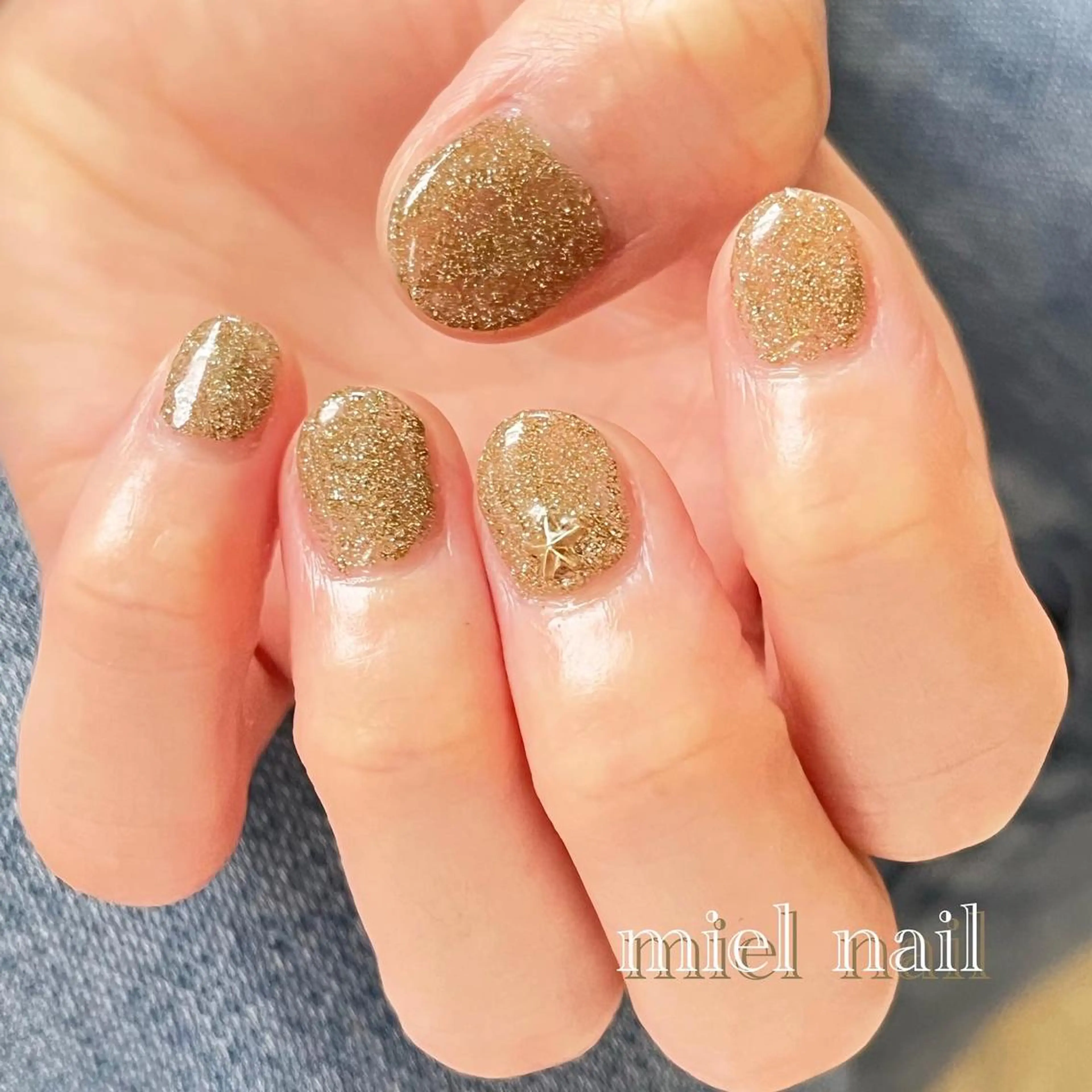 ネイル フラッシュネイル ゴールド ラメ(グリッター) 春ネイル 夏ネイル miel nailのネイルデザイン
