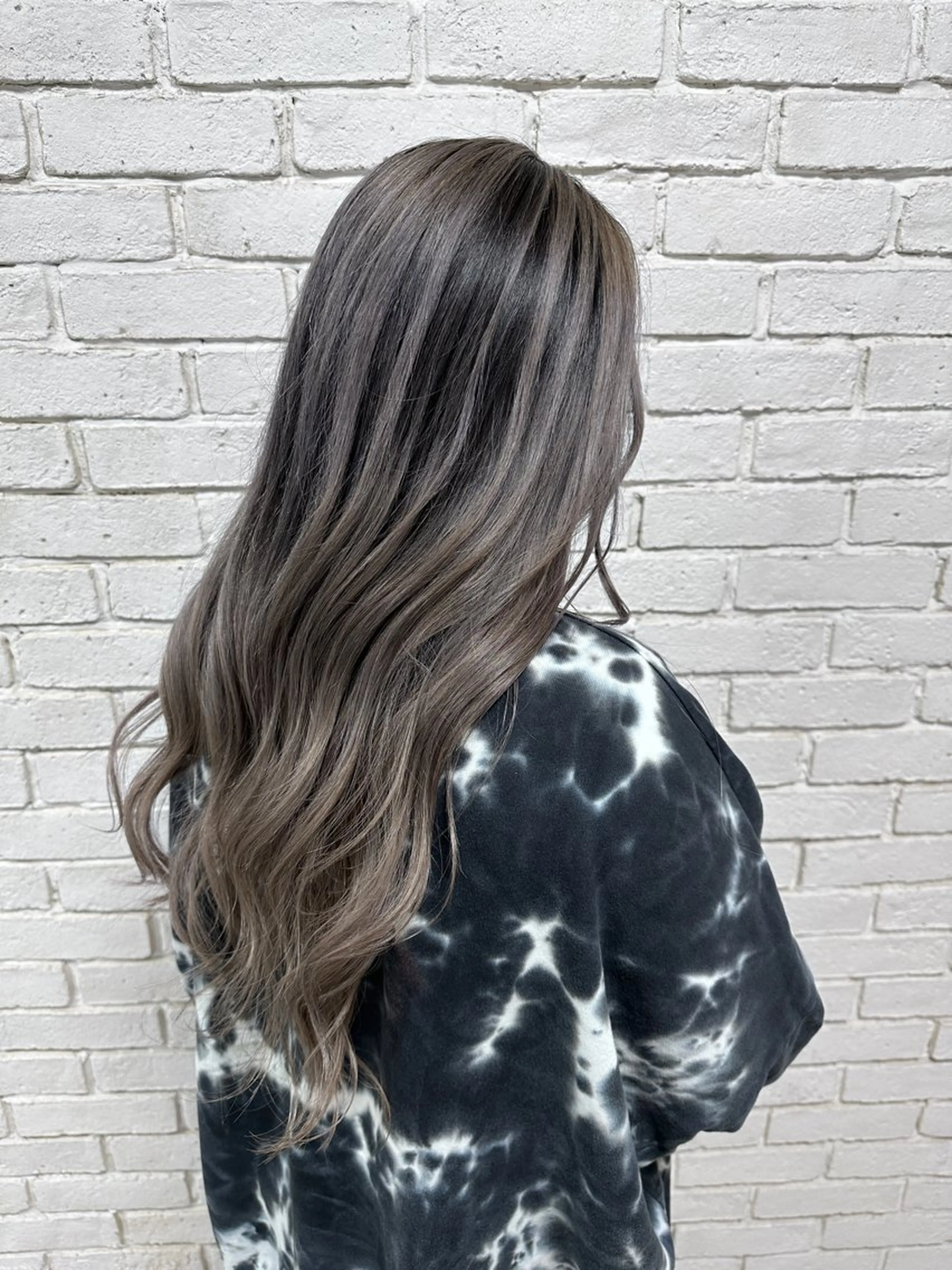 ロング カラー バレイヤージュ レイヤーカット レイヤーブリーチ特化 ホワイト専門/岸のヘアスタイル