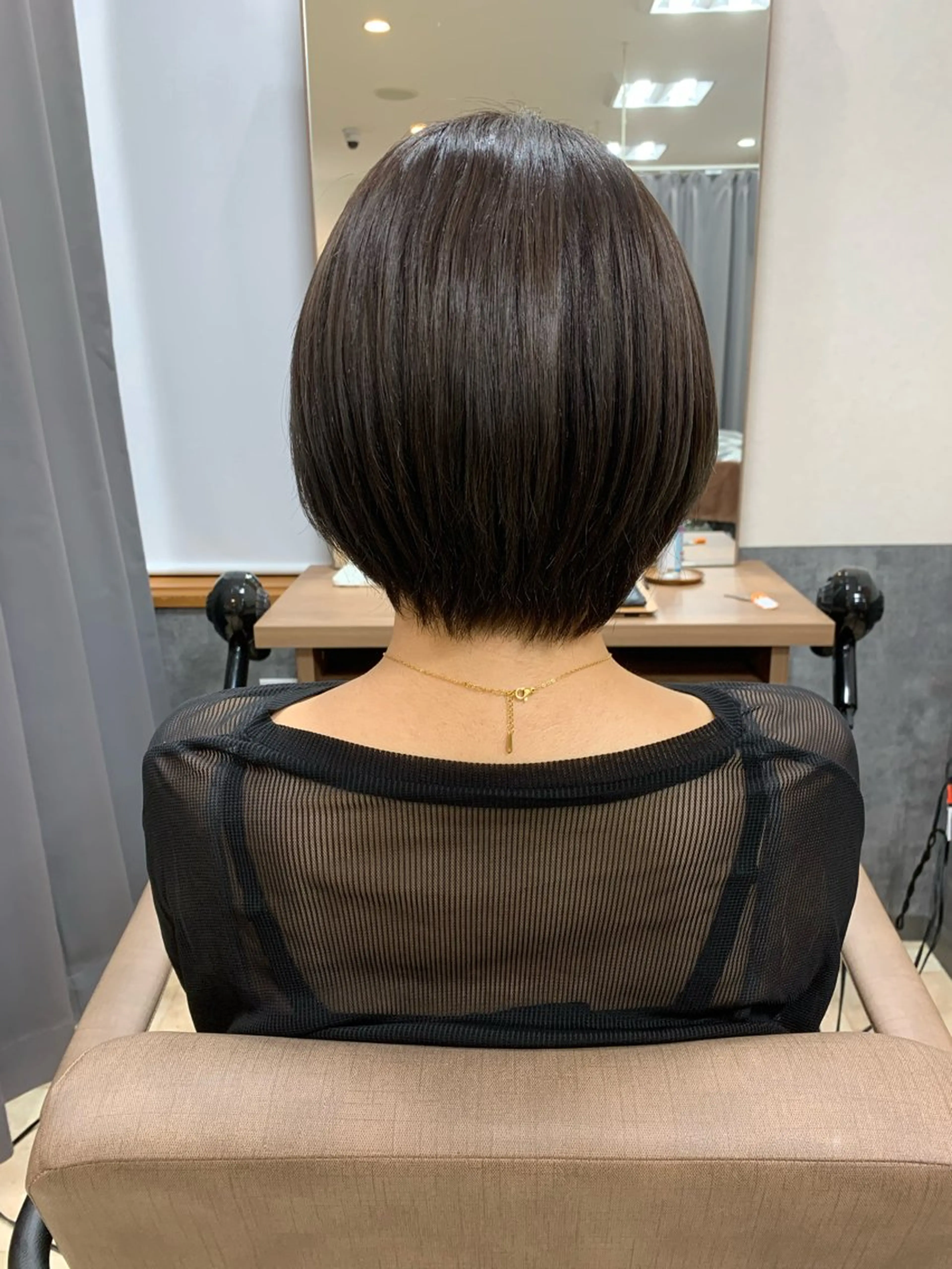 ショート カラー グレージュ オリーブグレージュ オリーブグレー 赤坂 有季のヘアスタイル