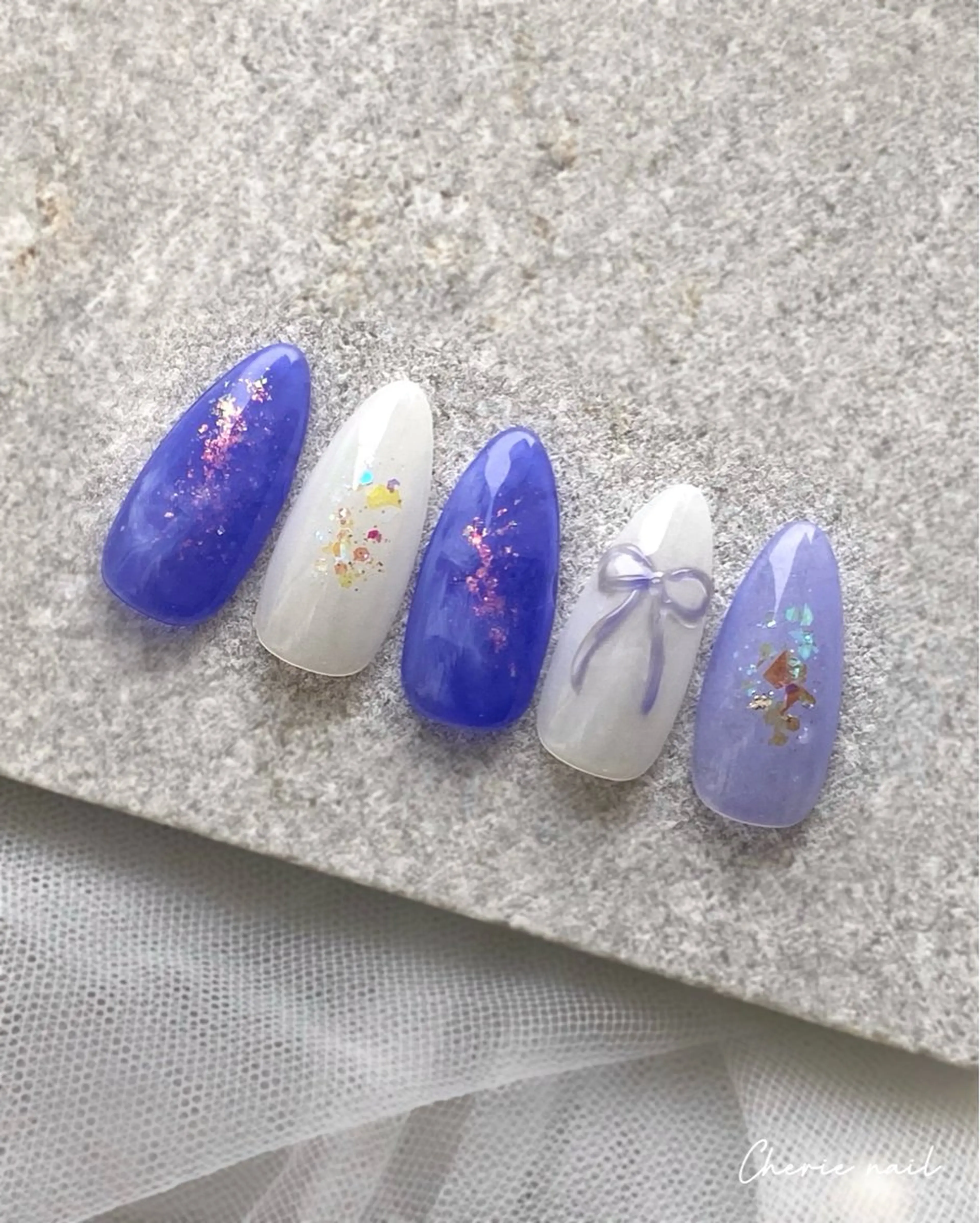 ネイル ジェルネイル ラメ(グリッター) ニュアンスネイル パープル リボン ハンドネイル Cherienail yunaのネイルデザイン