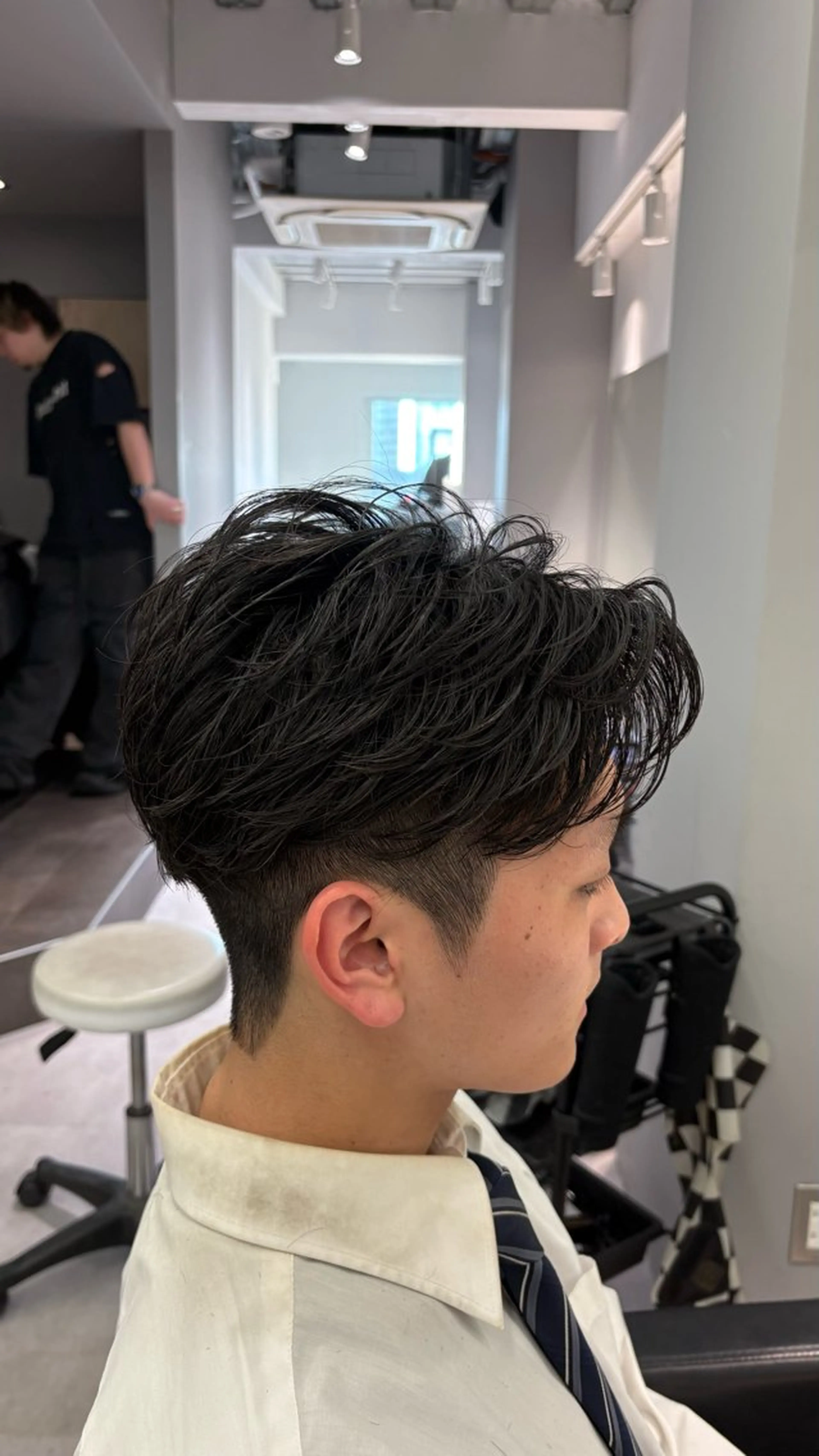 ミディアム パーマ メンズ ミディアムパーマ フェザーパーマ メンズパーマ カット パーマ 高橋 周のヘアスタイル