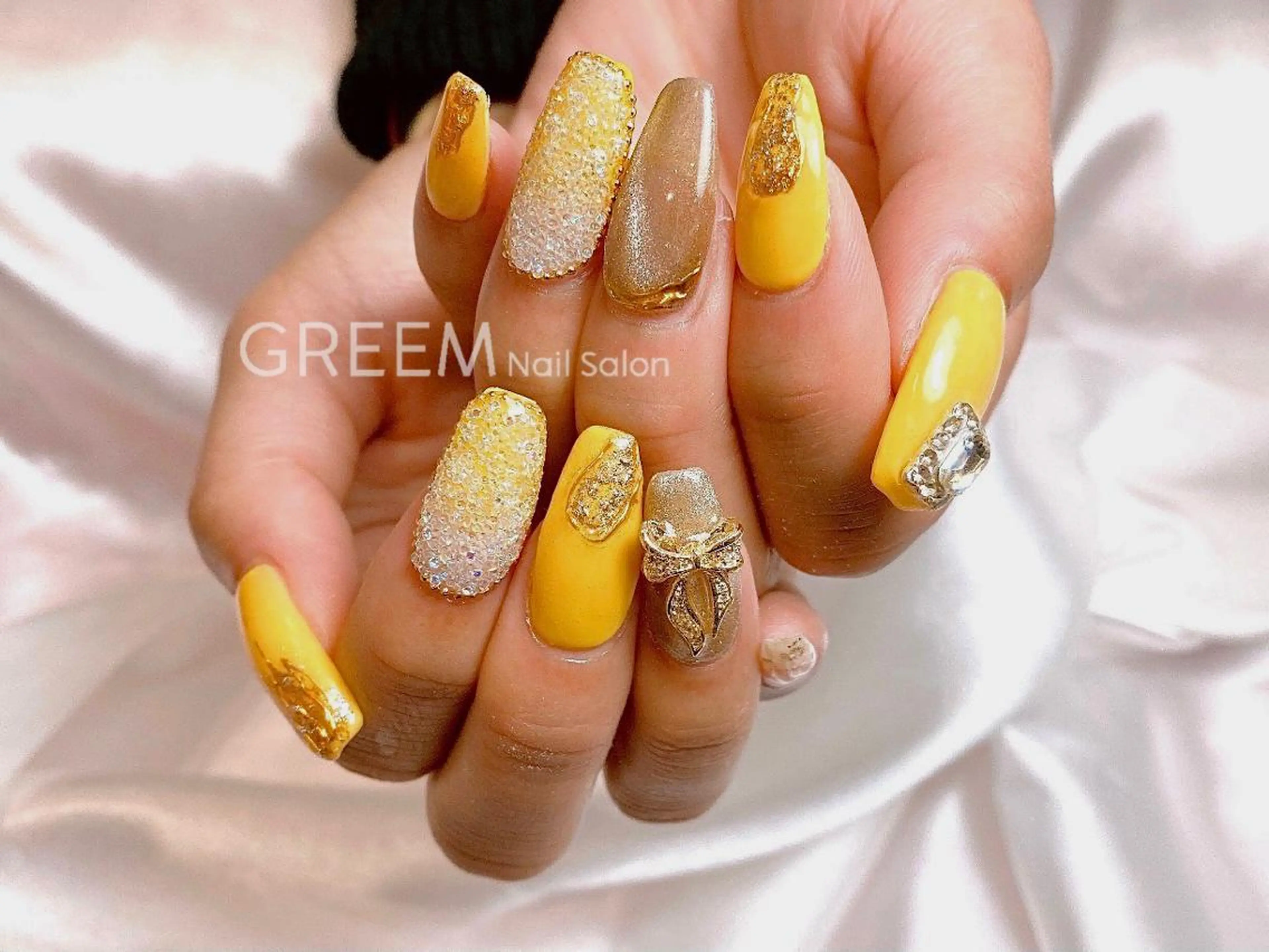 ネイル 韓国ネイル マグネットネイル ピンク リボン 黄色 GREEM グリームのネイルデザイン