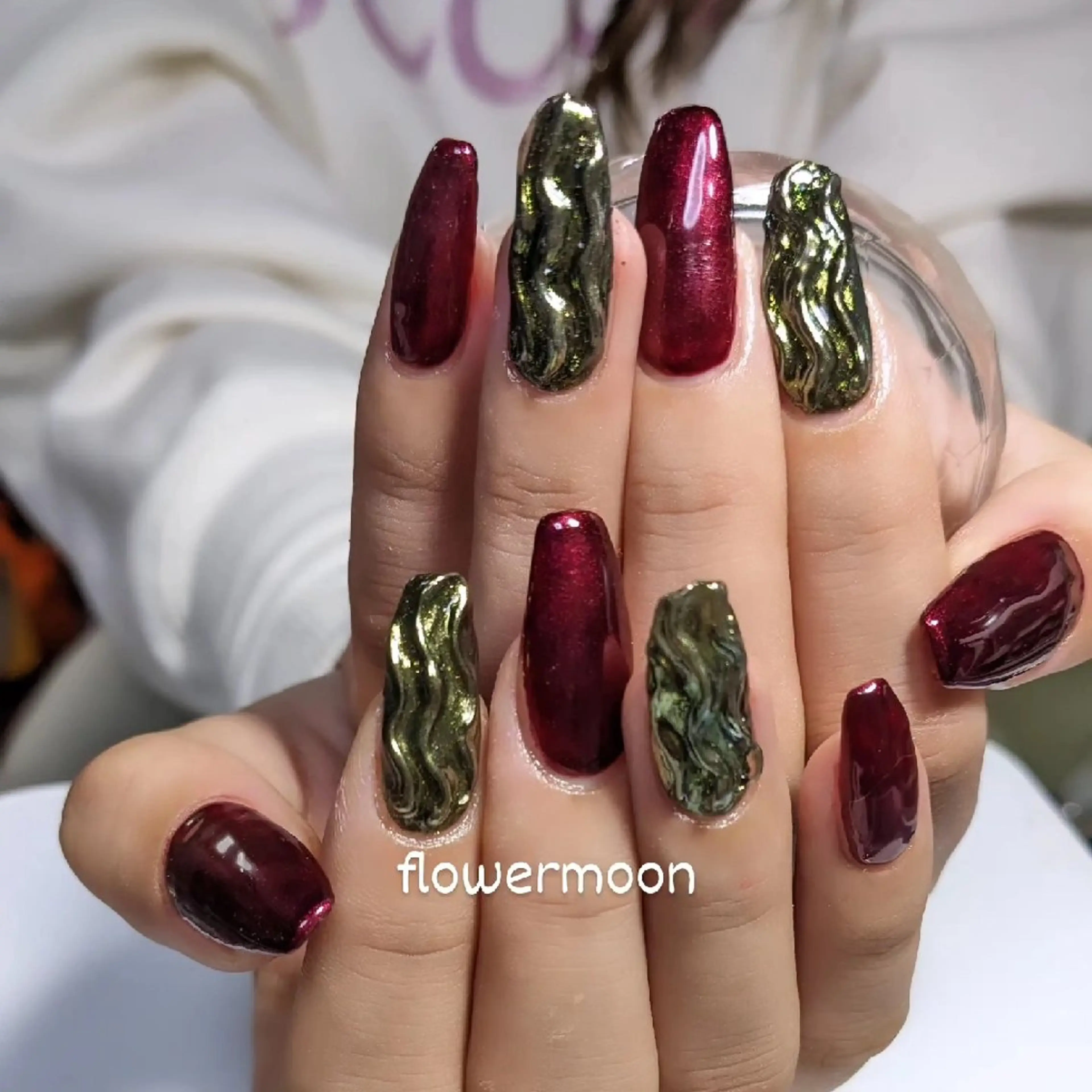 ネイル ミラーネイル フラワー ムーンのネイルデザイン