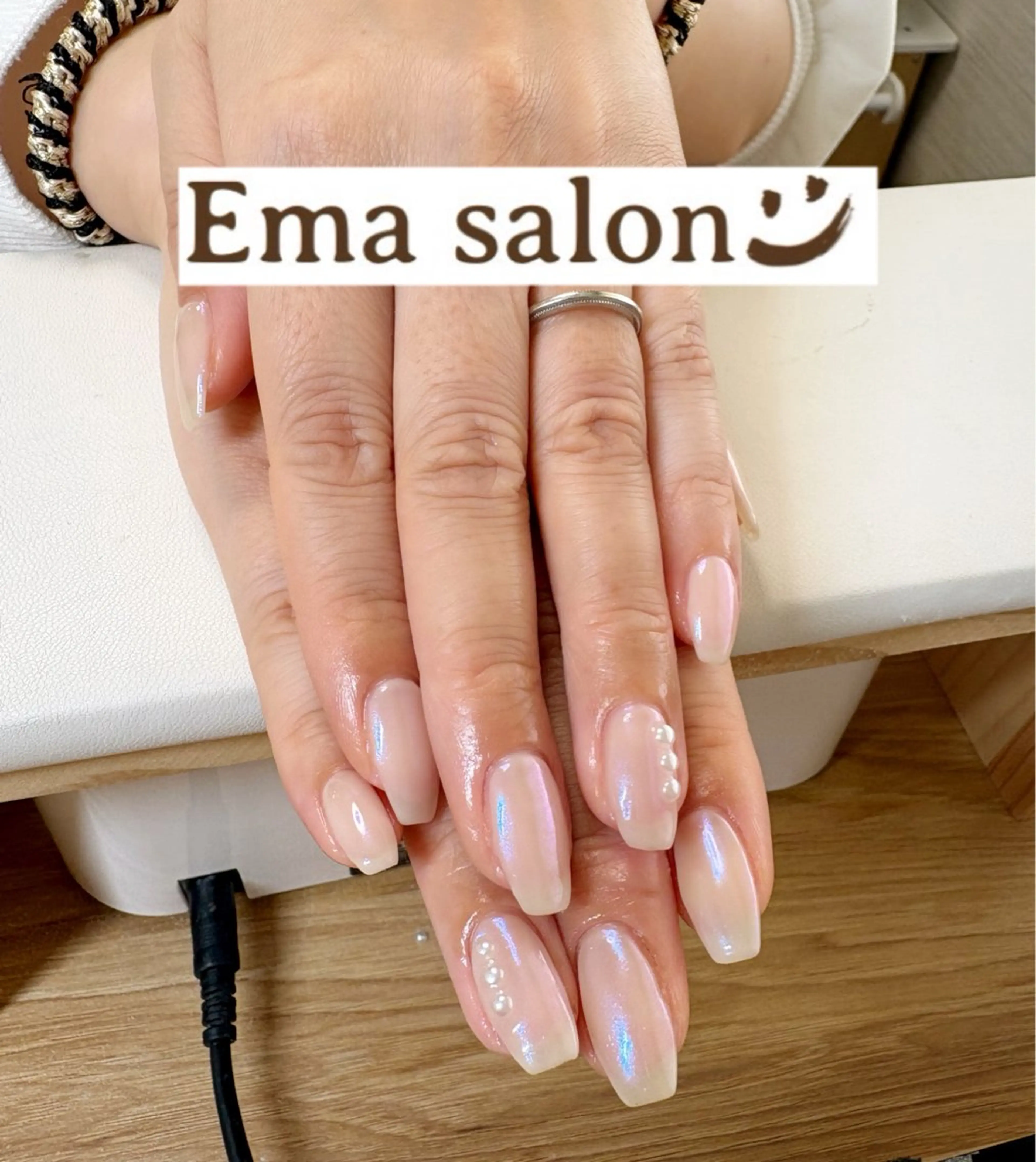 ネイル オーロラネイル 春ネイル ホワイト ハンドネイル Ema salon hiromiのネイルデザイン