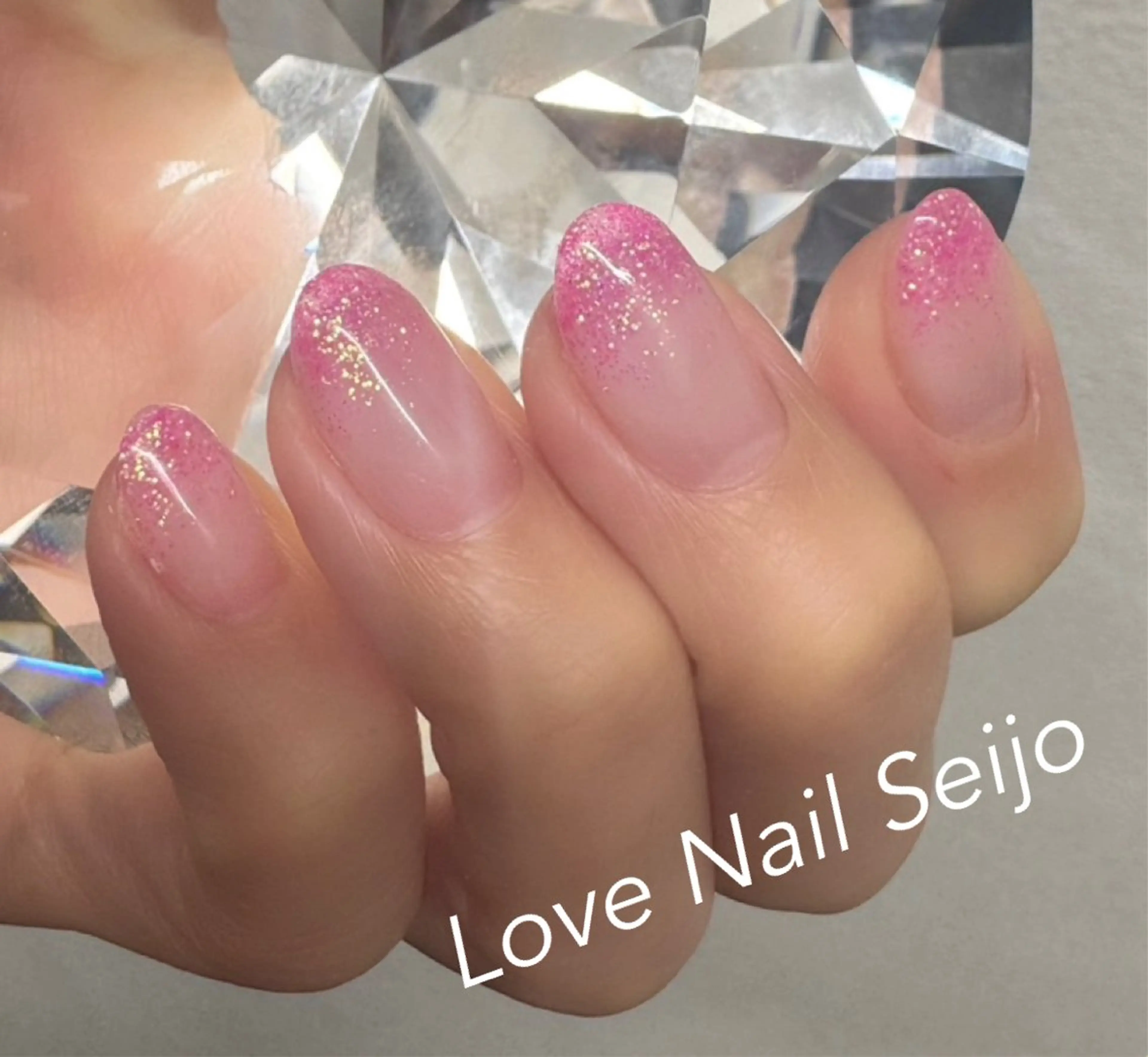 ネイル オーロラネイル グラデーション ラメ(グリッター) ラメグラデーション ピンク ハンドネイル LoveNail成城店所属・ラブネイル成城店 Kazuのネイルデザイン
