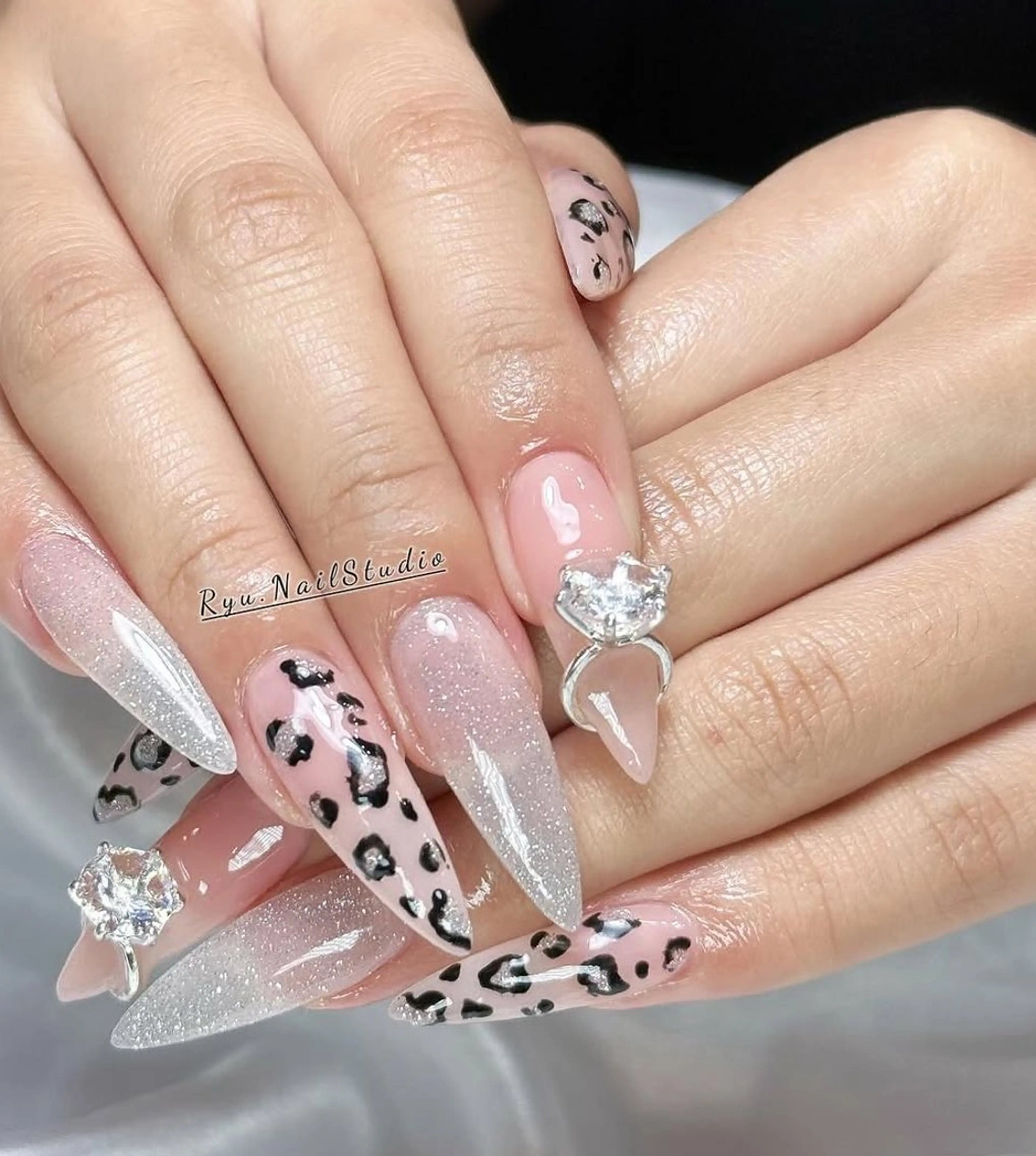 ネイル アートネイル フラワーネイル フレンチネイル ジェルネイル グラデーション ハンドネイル Ryu Nail NekoChanのネイルデザイン