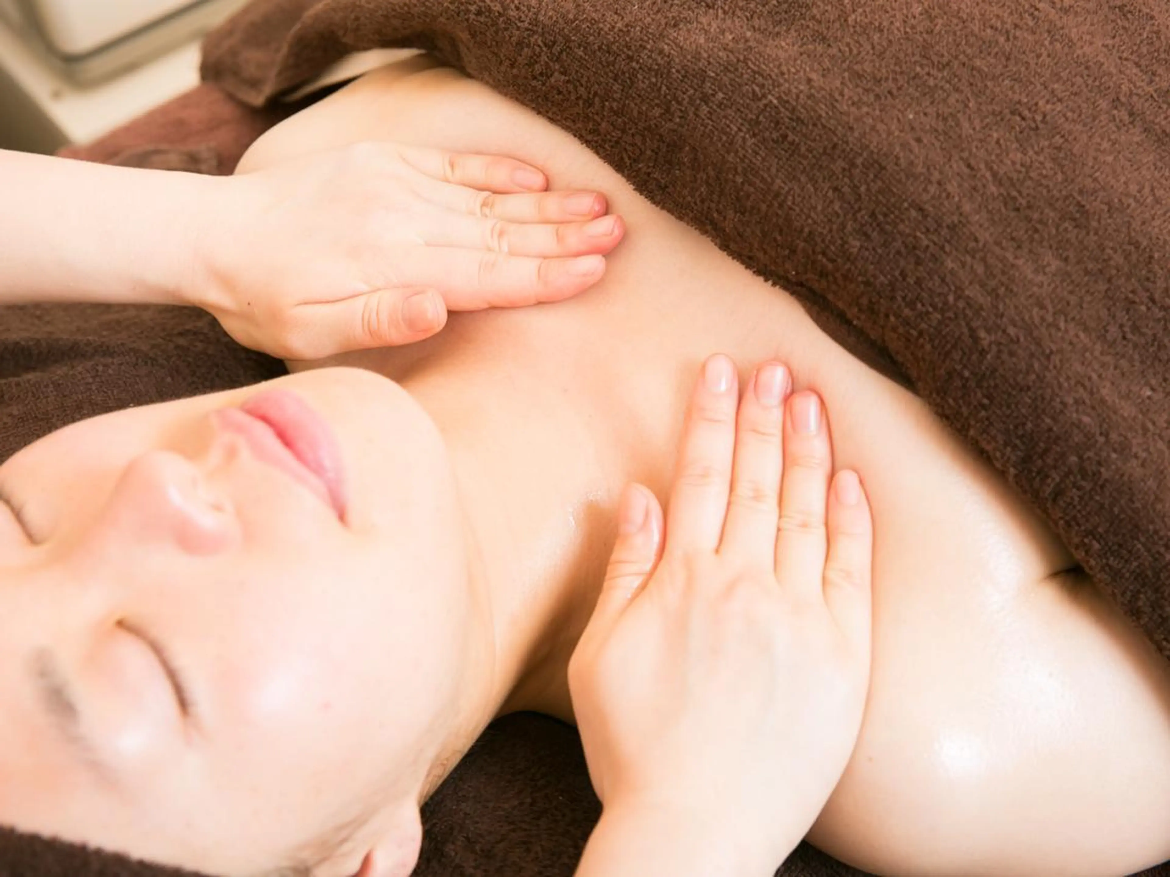 セミロング カラー ヘアアレンジ ネイル マツエク・マツパ ニキビ跡専門サロン Ａｉｎａのエステ・リラクイメージ