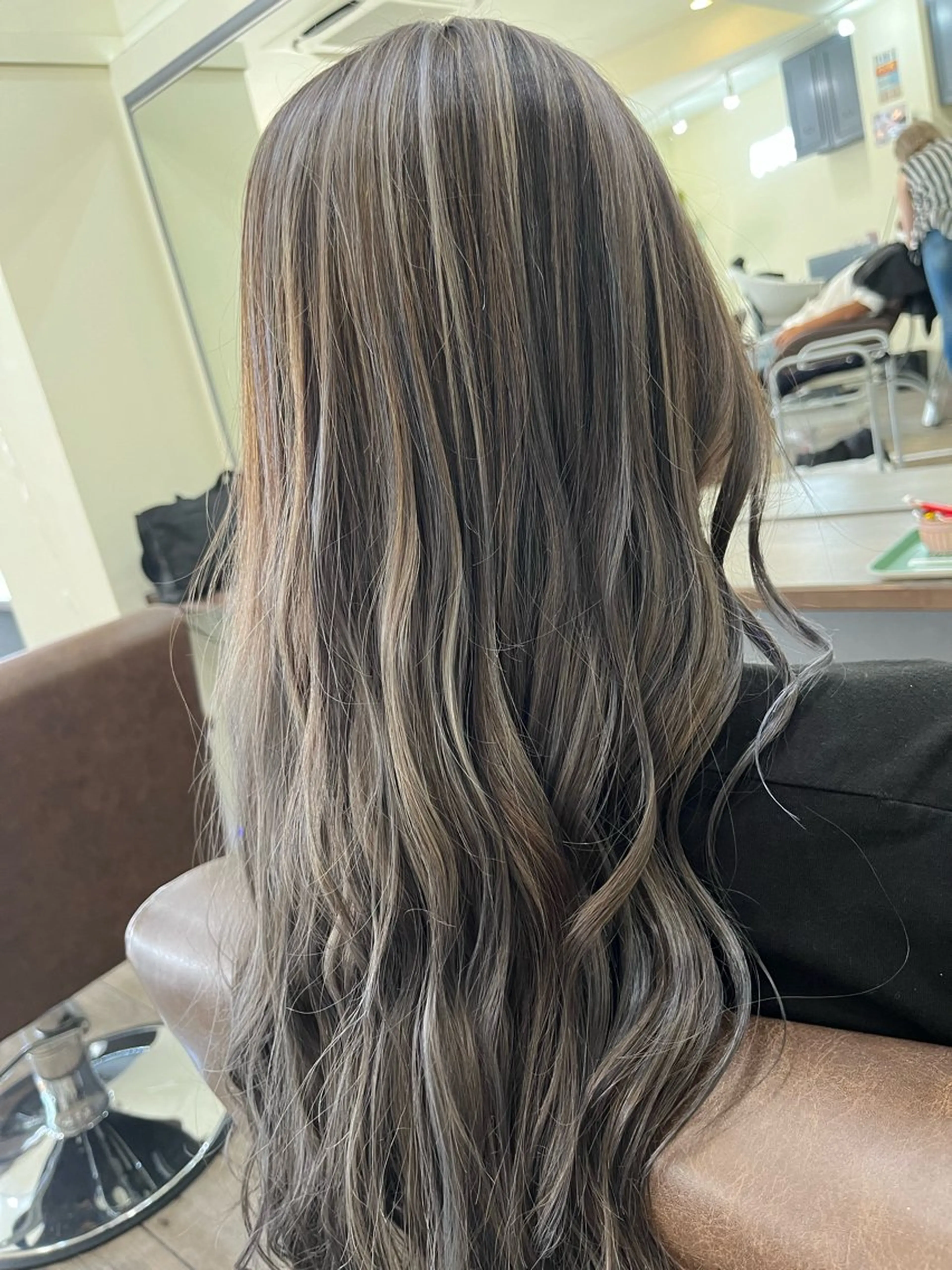 カラー バレイヤージュ ブリーチ ケアブリーチ ダブルカラー イヤリングカラー 戸川 紗良のヘアスタイル