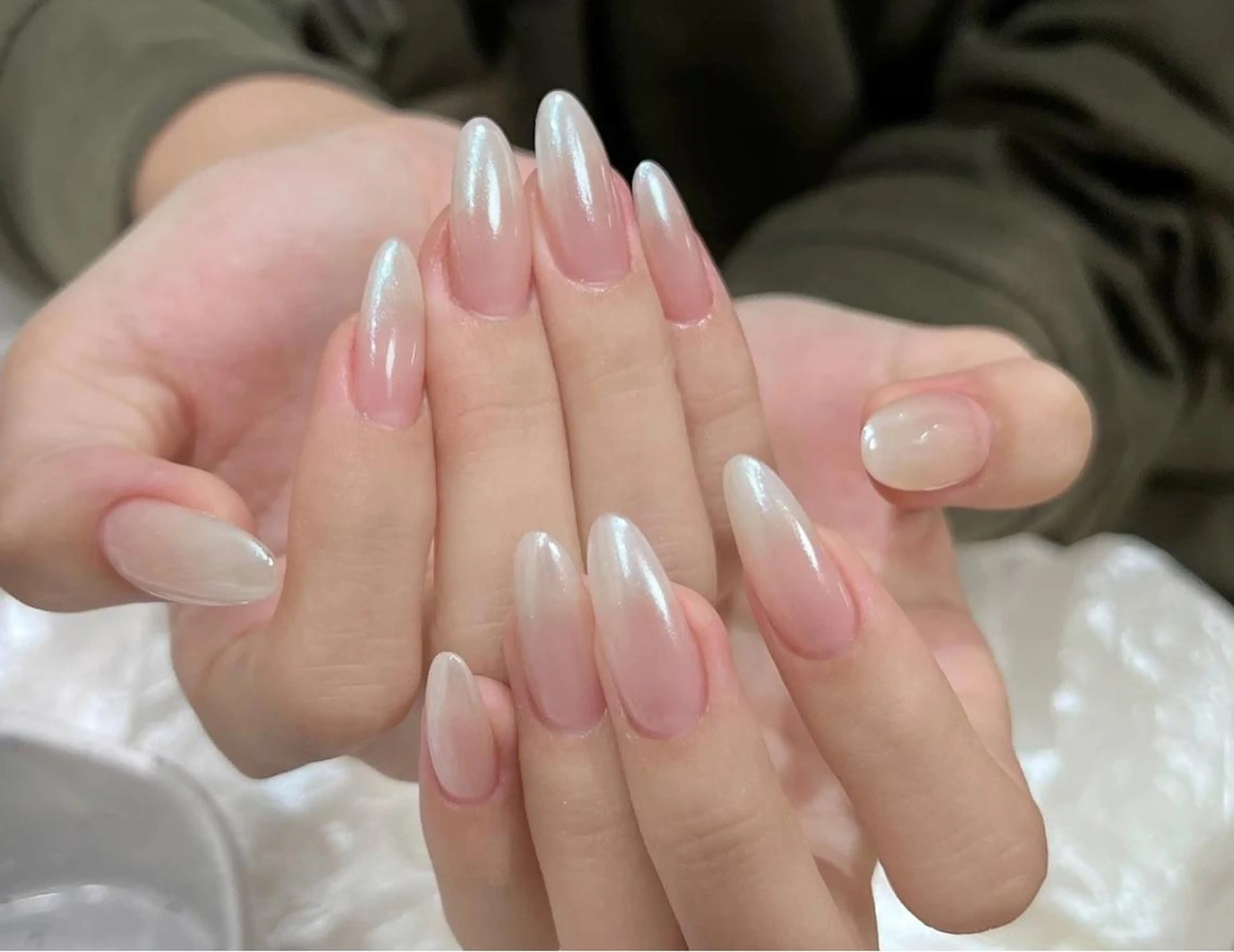 ネイル オーロラネイル グラデーション ハンドネイル BETTER ME ネイルサロン池田公園のネイルデザイン