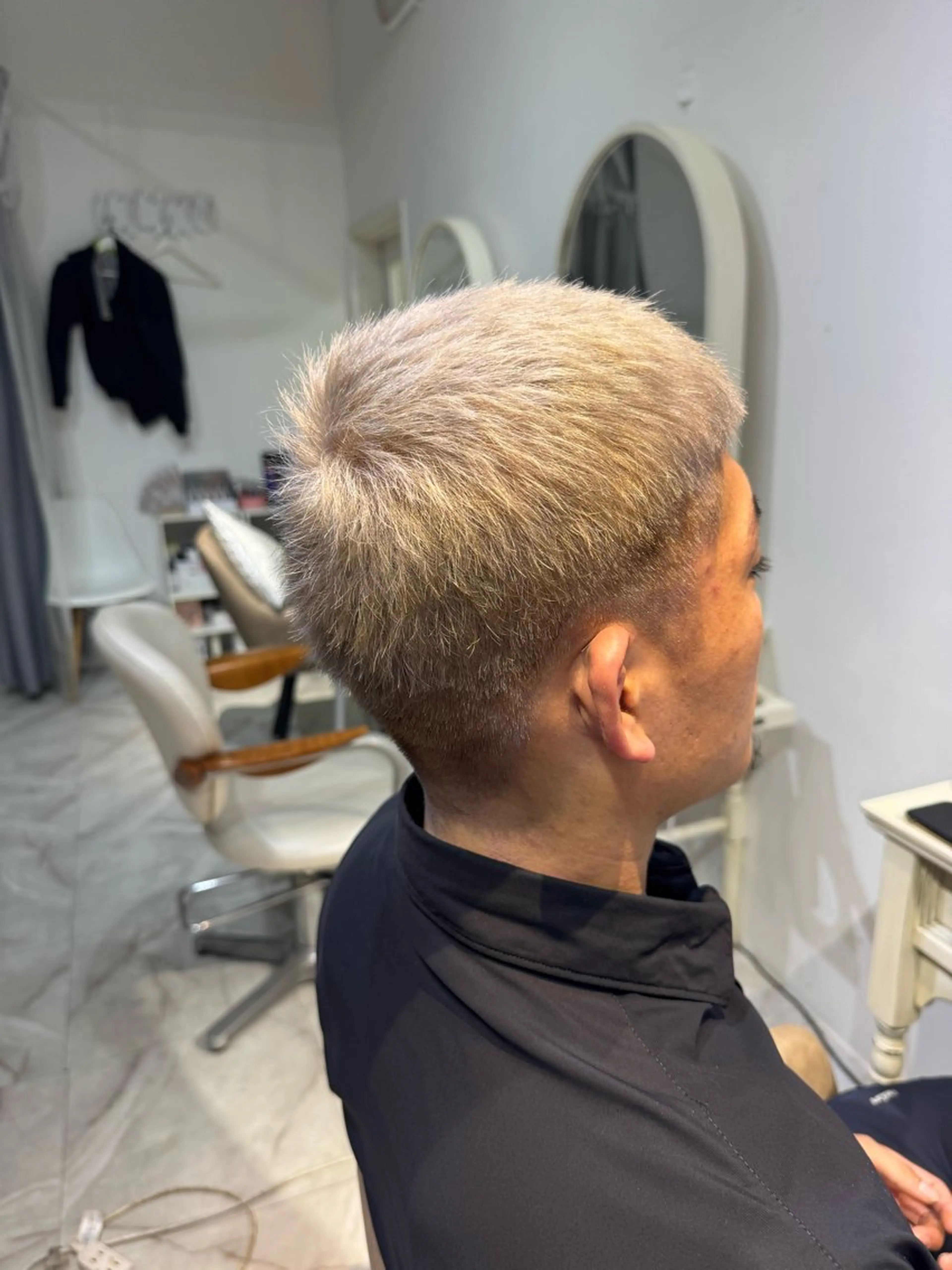 ショート カラー メンズ シルバー ホワイトシルバー カット ヘアカラー Fuu.by lupine所属・3日空きあり 🌟misatoのヘアスタイル