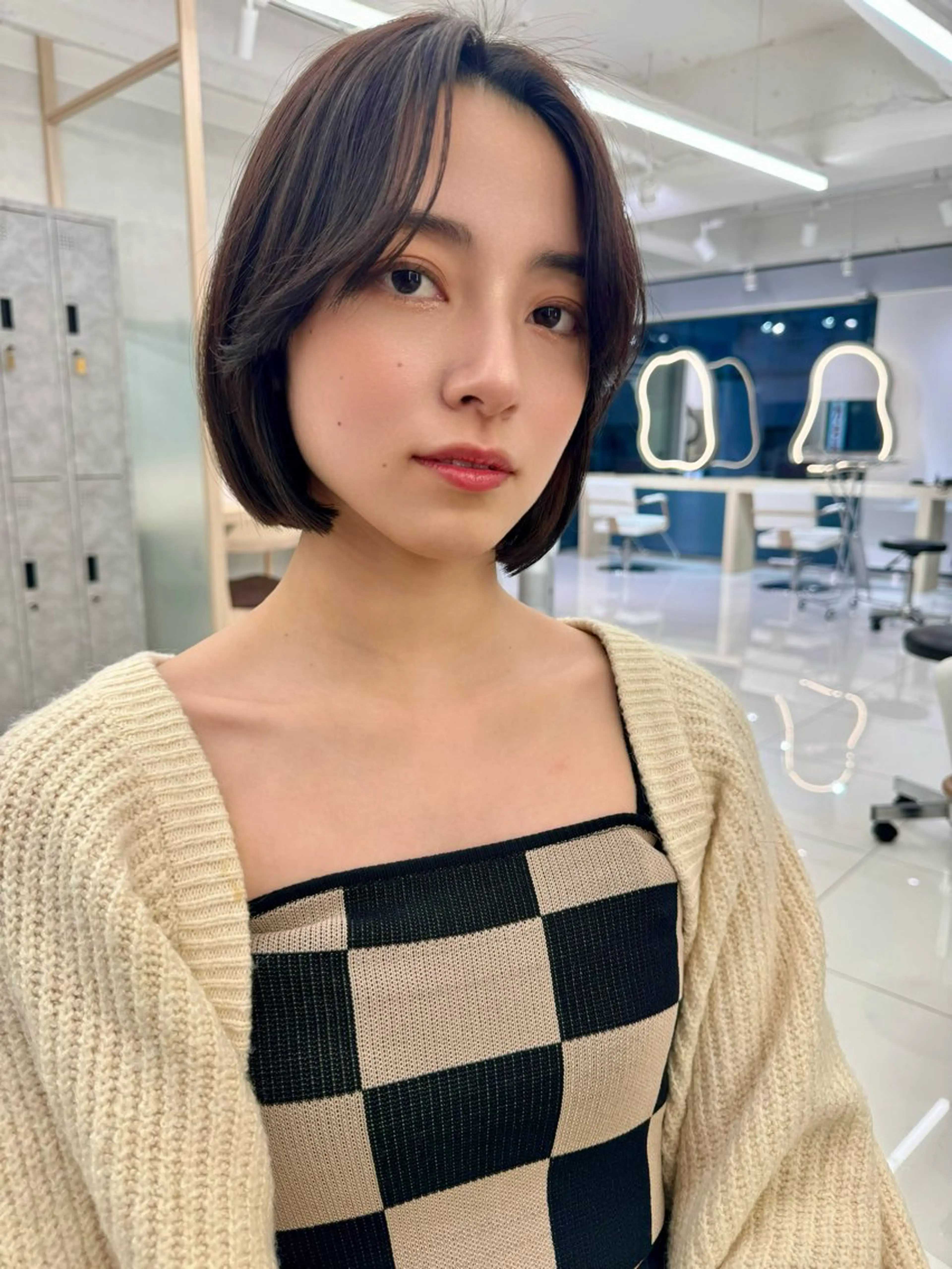 ミディアム 三鷹で1番ショート ボブをカットする新谷のヘアスタイル