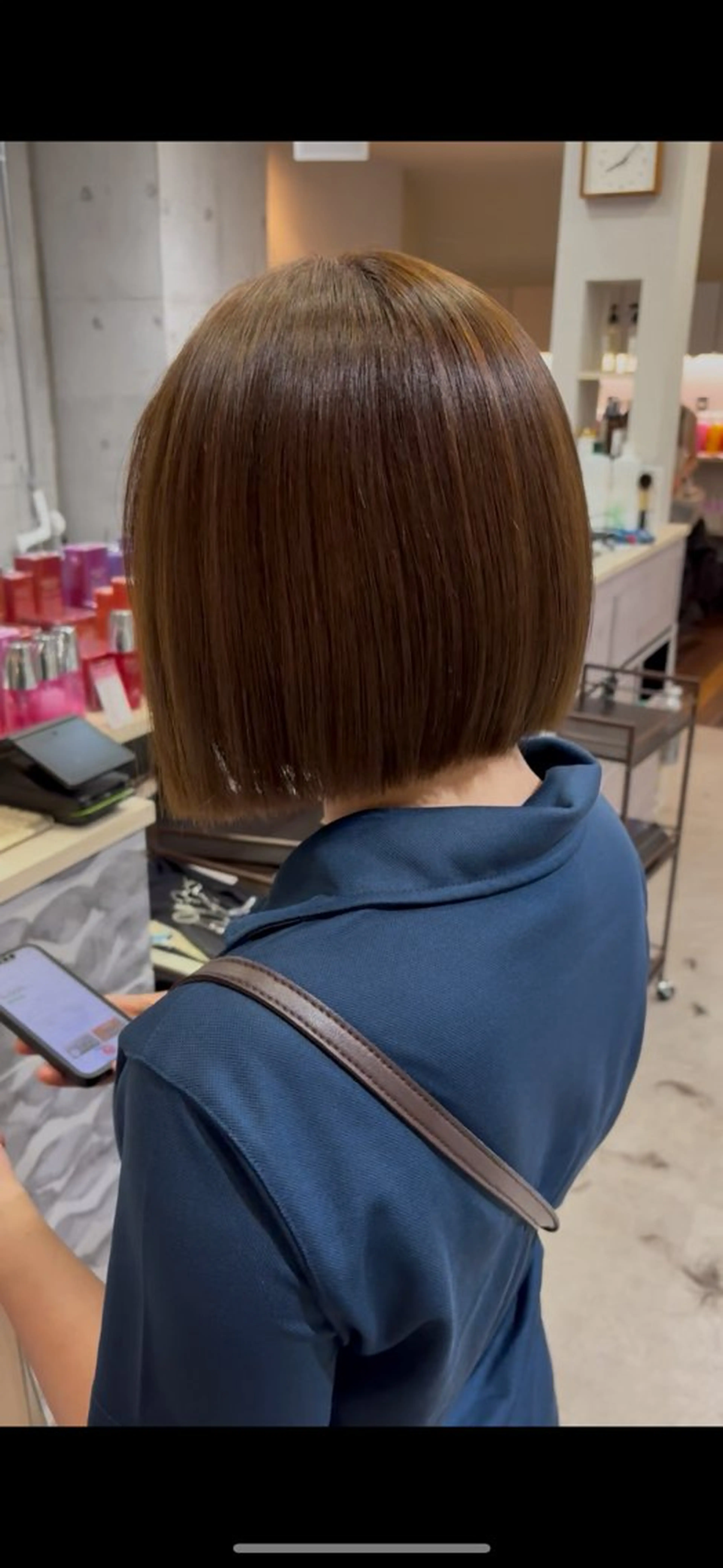 ショート .AIRI🌼 暖色/ぱつっとぼぶのヘアスタイル