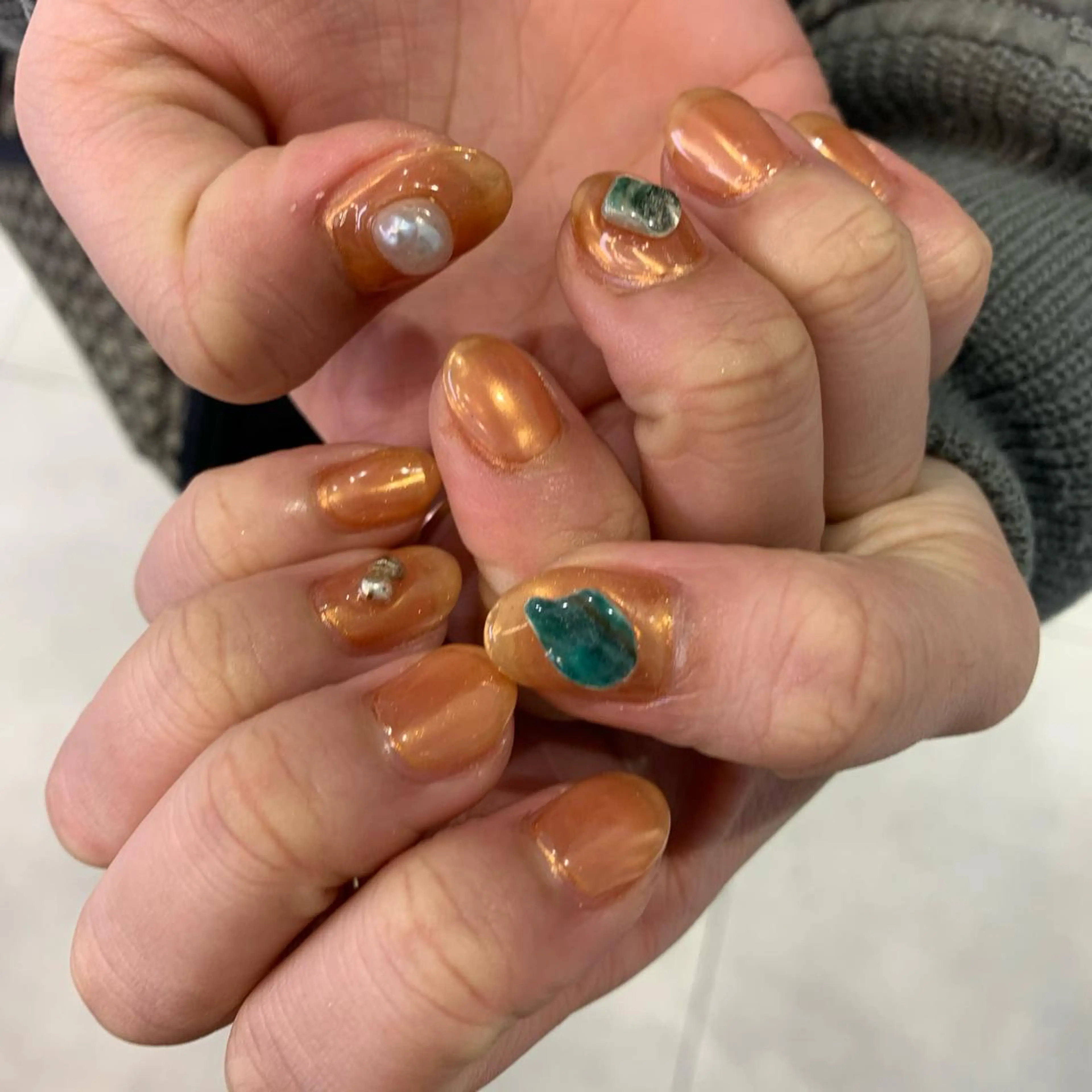 ネイル ミラーネイル オレンジ シンプルネイル ハンドネイル Kureha/ネイル トレンドヘアのネイルデザイン