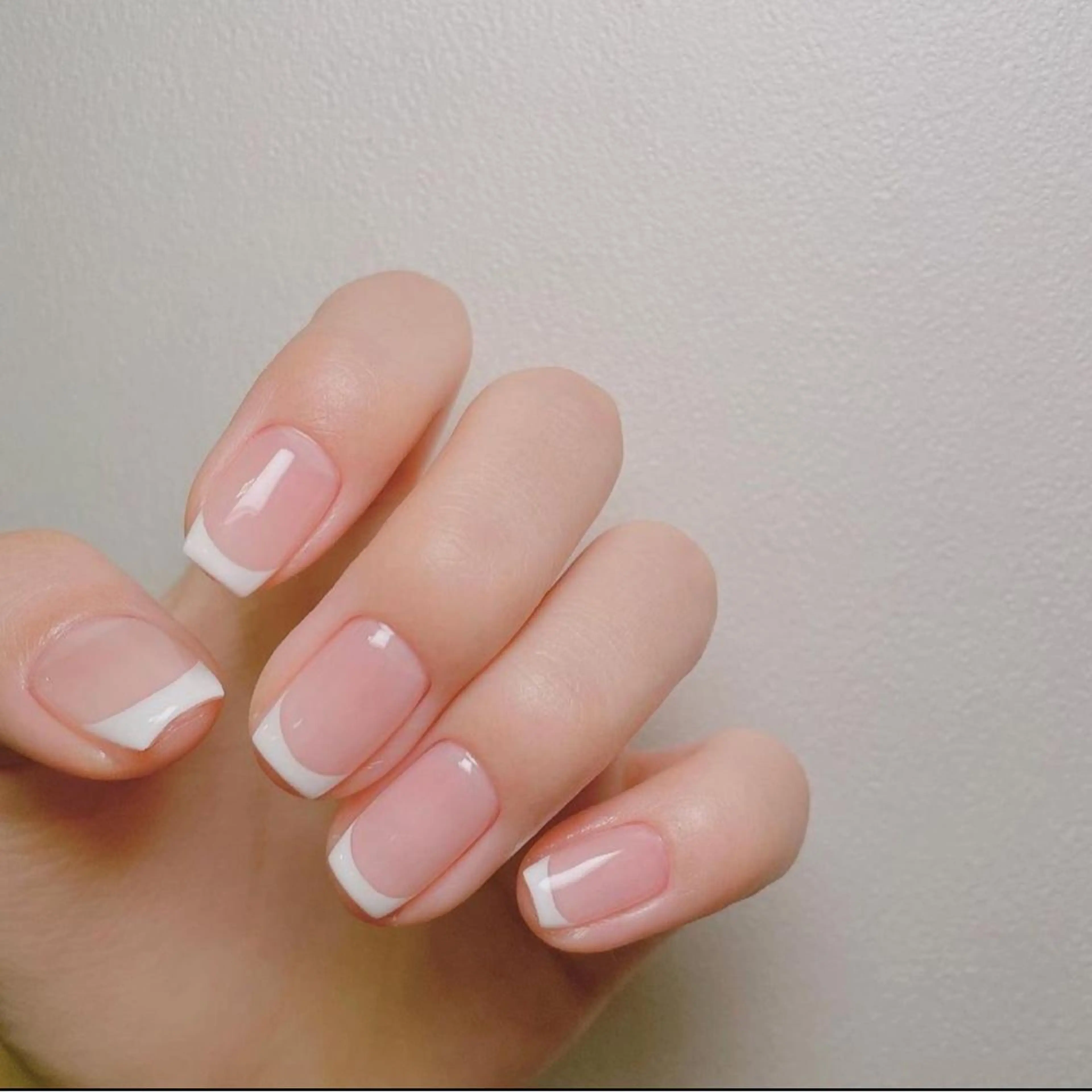 🌼ハンド・フレンチネイル　ベースカラーなし(オフ別料金、丁寧ケア込み、厚みだし無料) オフィスネイル、シンプルネイルの写真