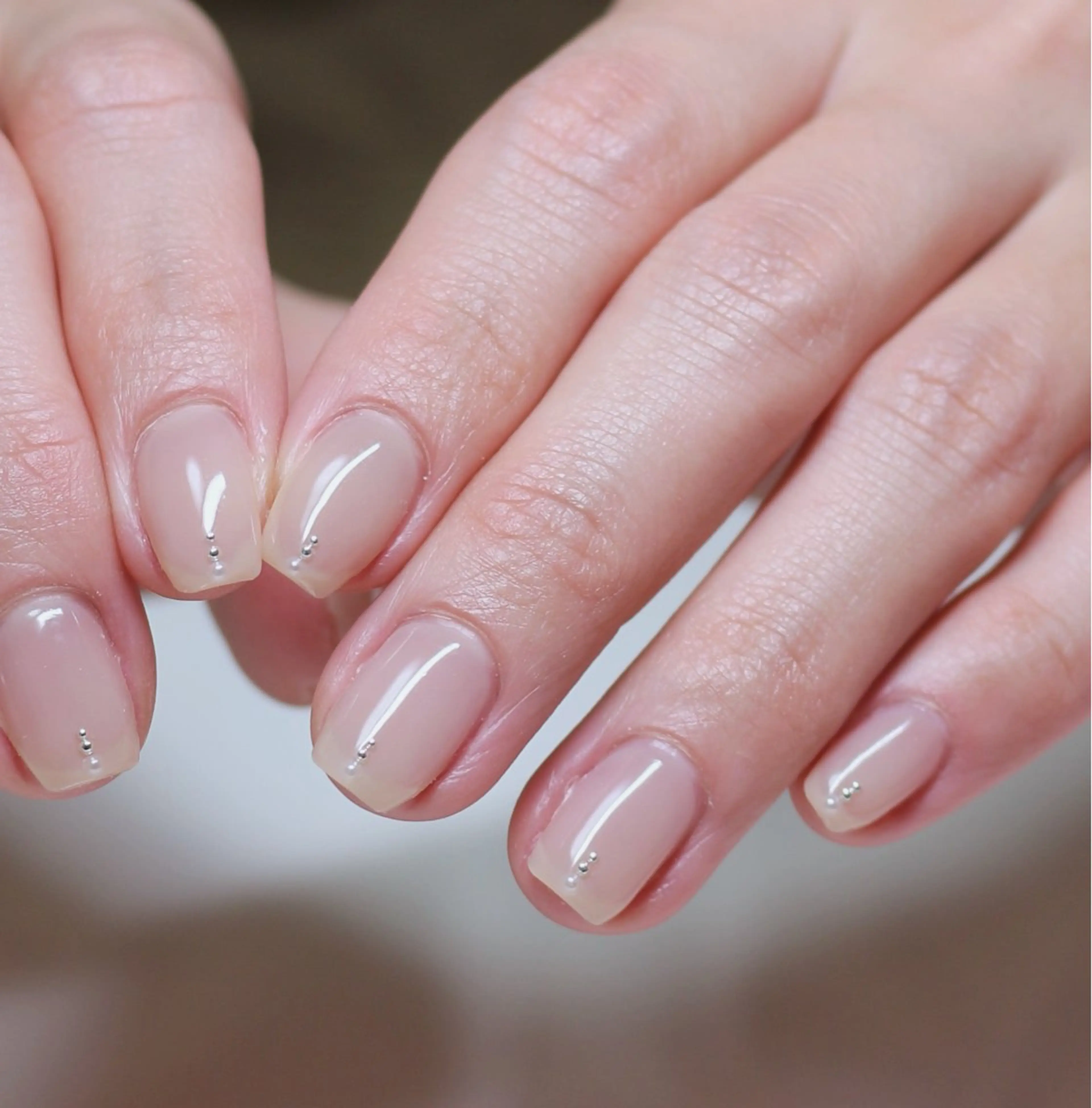 ネイル 韓国ネイル オフィスネイル シンプルネイル ワンホンネイル ホワイト ハンドネイル Baku Nailsのネイルデザイン