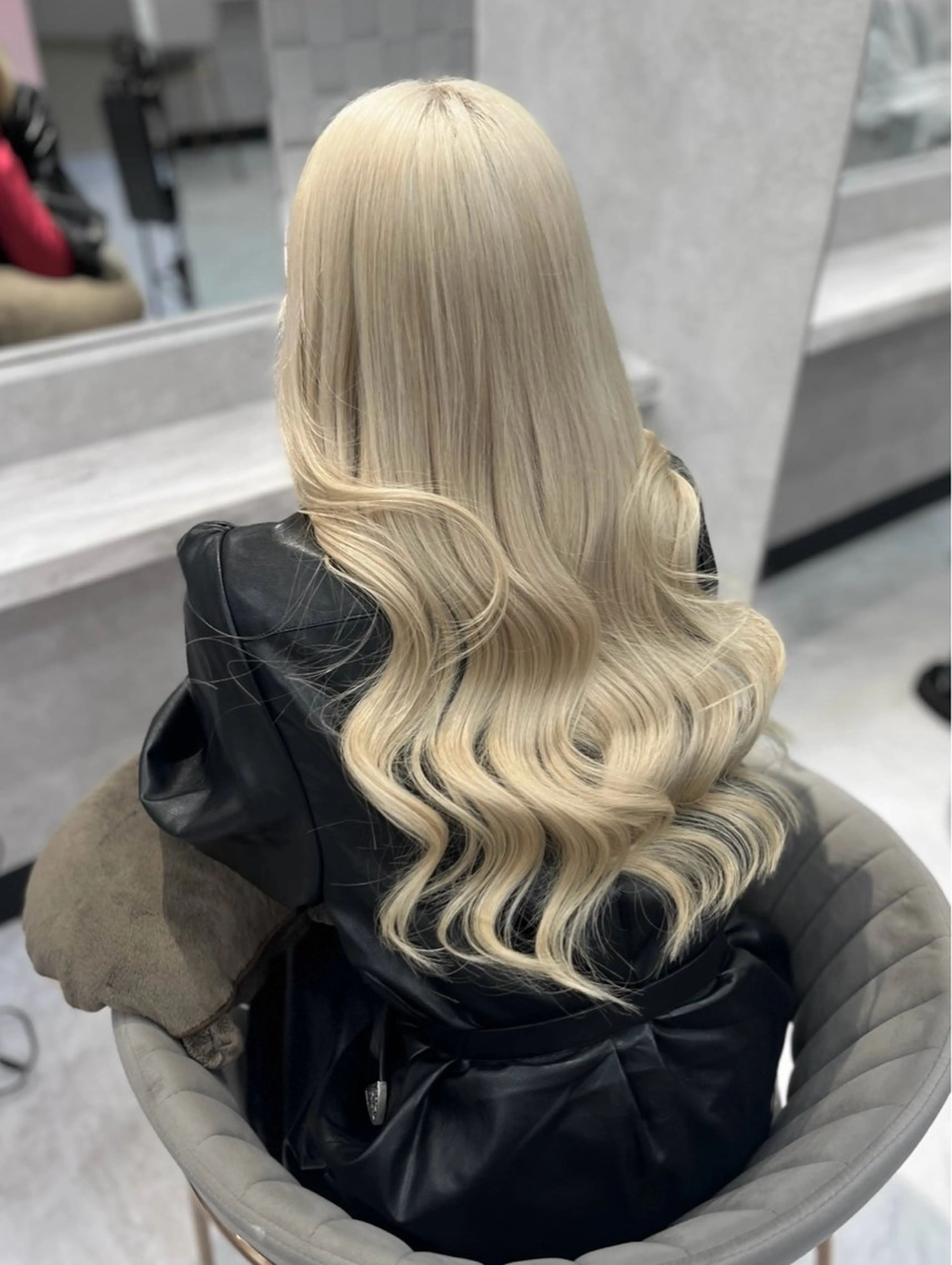 《韓国風ハイトーン💕》根本ブリーチリタッチ＋ケアカラー＋トリートメントの写真