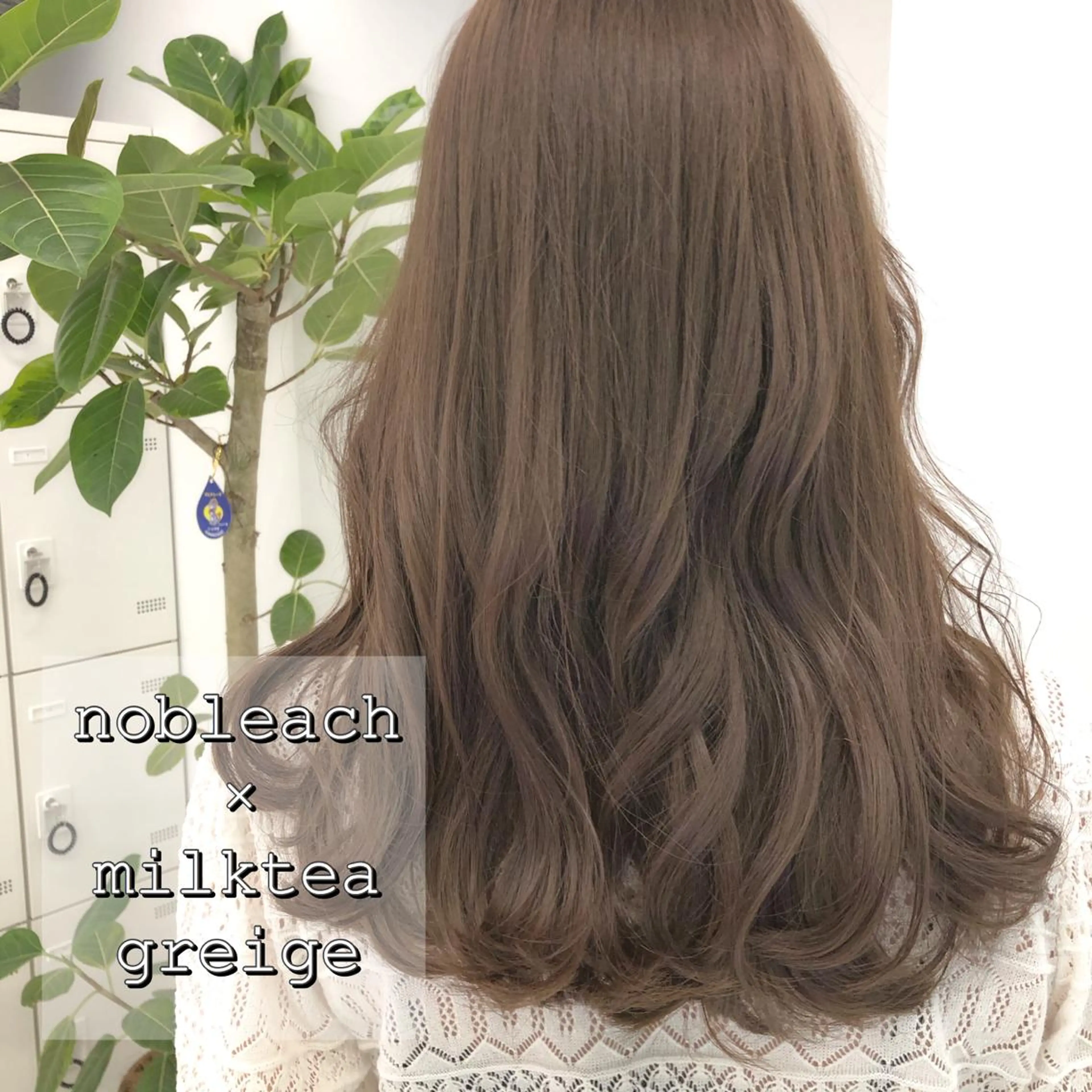 セミロング カラー ブリーチ グレージュ ミルクティーグレージュ ブリーチなしカラー レイヤーカット 透明感カラーのヘアスタイル