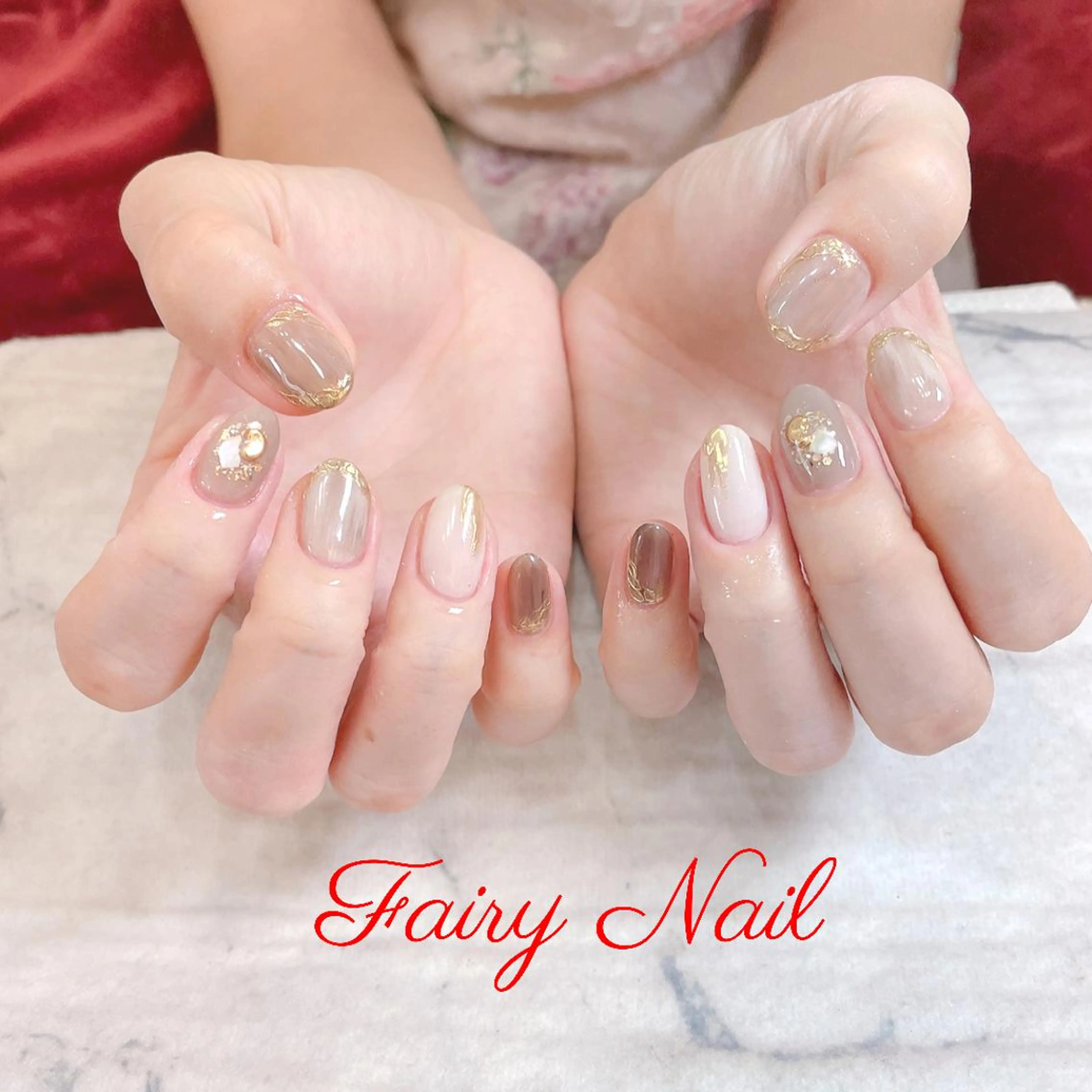 ネイル ブラウン ニュアンスネイル ホワイト Fairy nailのネイルデザイン