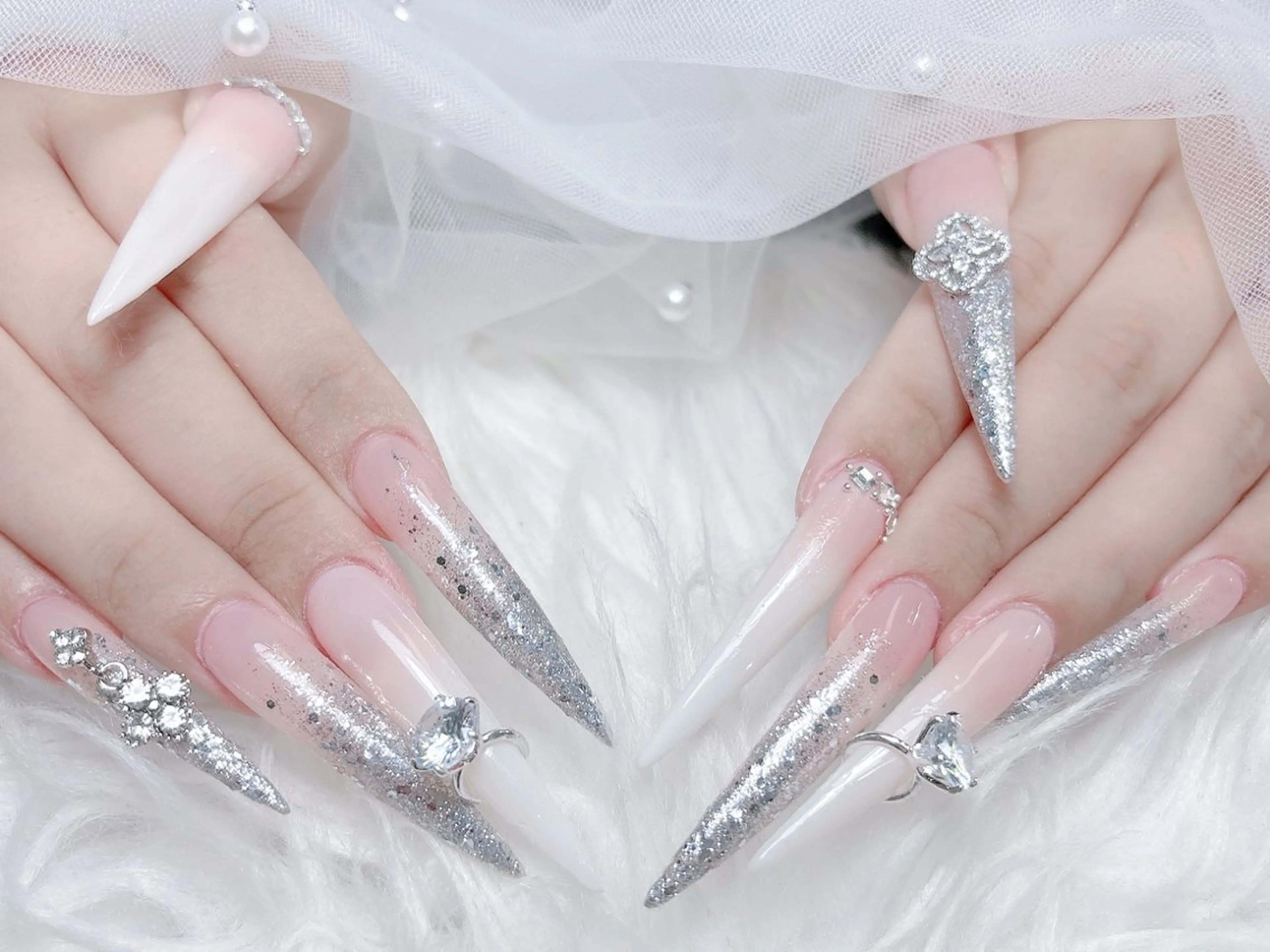 ネイル キラキラネイル スカルプネイル ハンドネイル MoMoA Nail ネイル長さ出し専門店のネイルデザイン