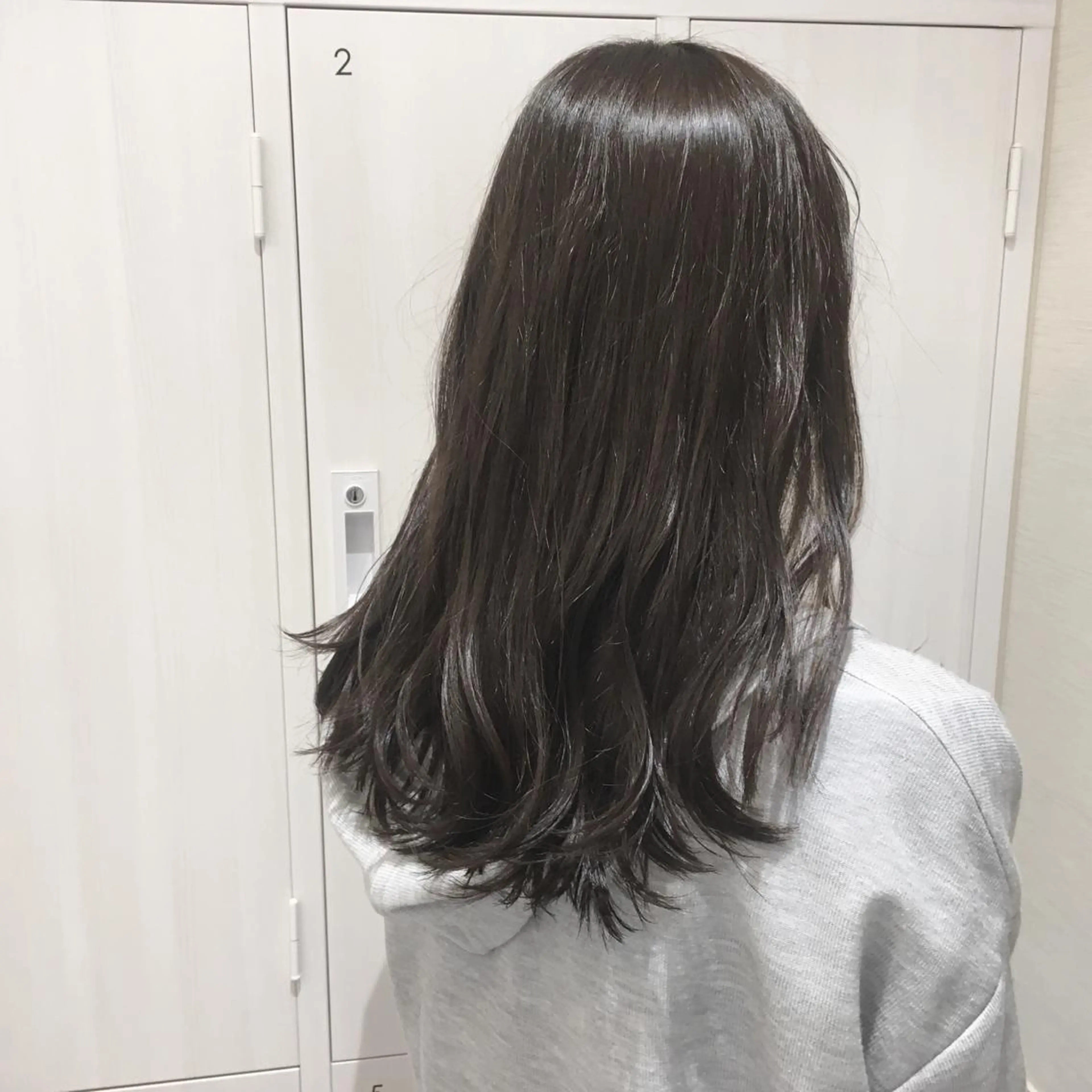 カラー アッシュ 外国人風カラー 三鷹で1番ショート ボブをカットする新谷のヘアスタイル