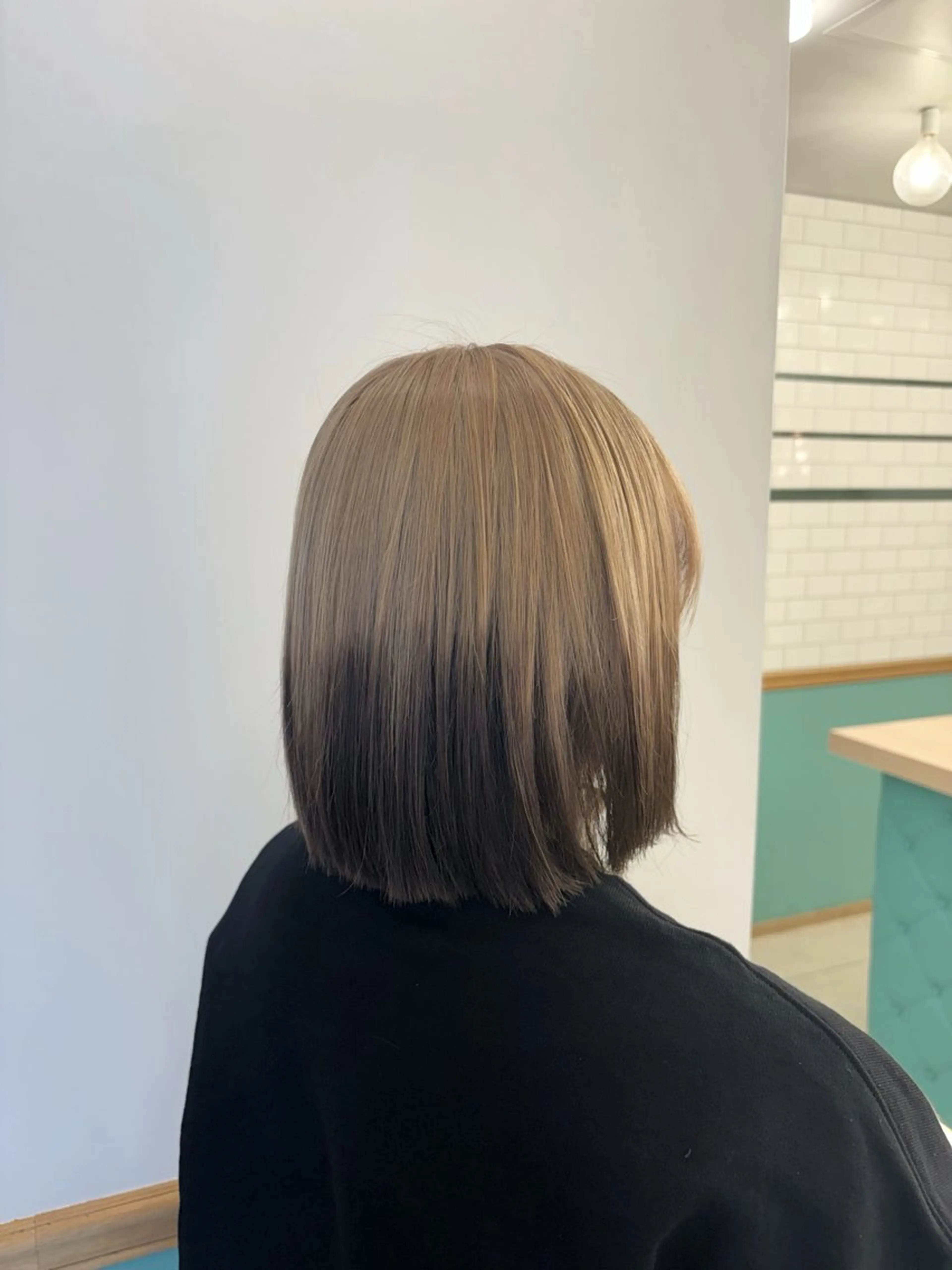 ショート カラー カット ヘアカラー 🩶ハイトーン /レイヤーはちすのヘアスタイル