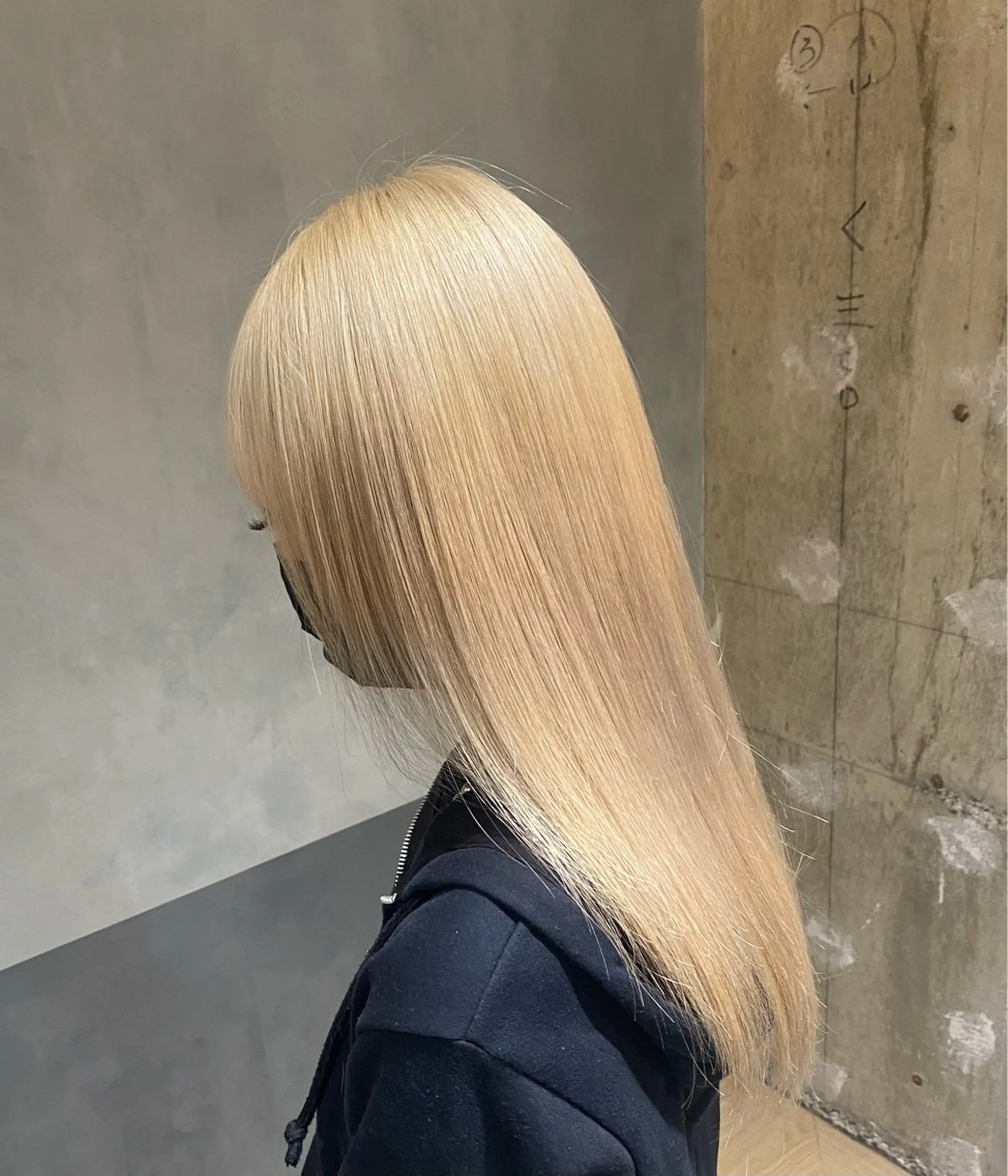 セミロング ヘアカラー トリートメント ハイトーンエフェクト ブリーチいち丸のヘアスタイル