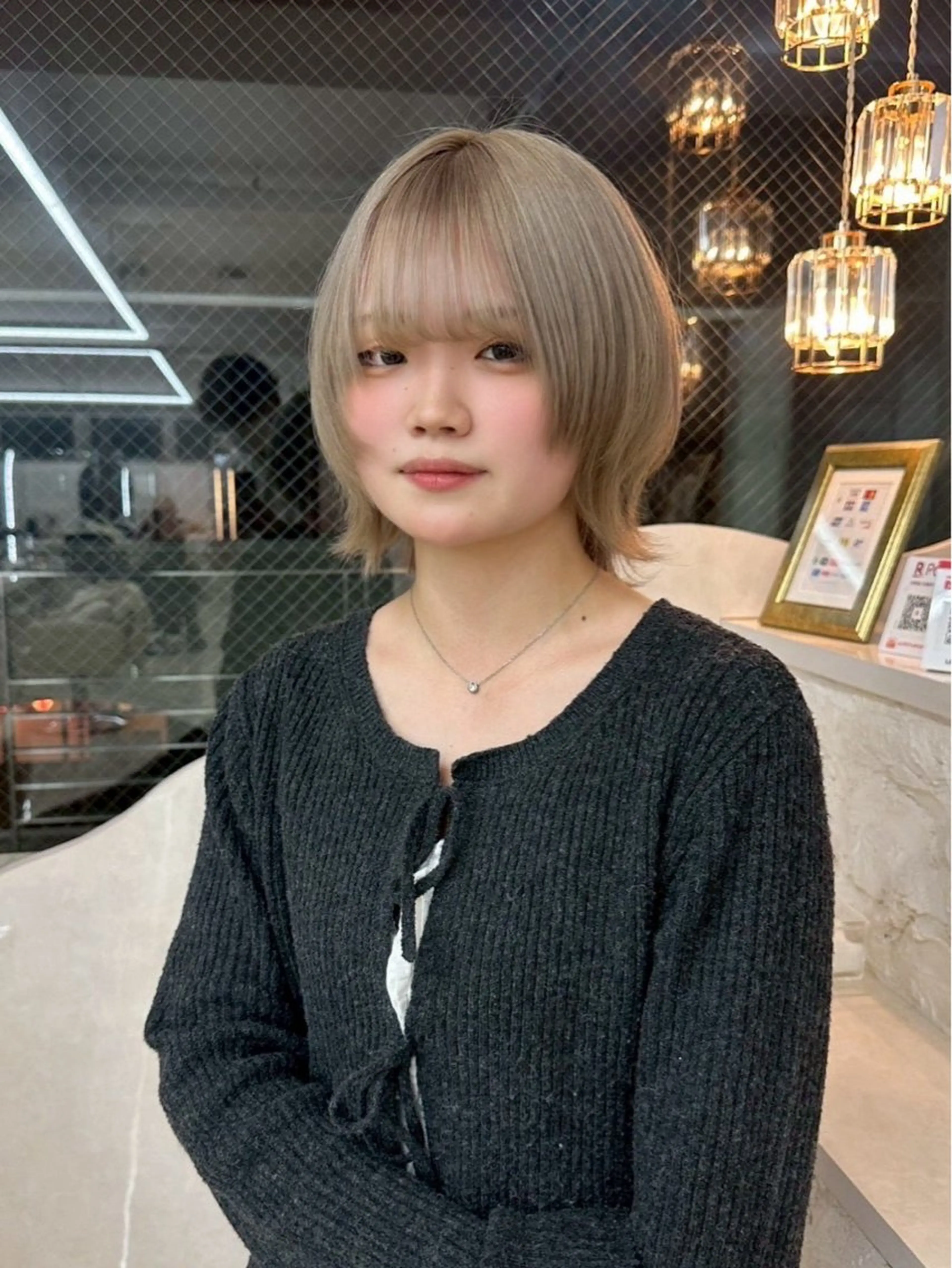 ショート カラー ベージュカラー ブリーチ ホワイトベージュ レイヤーカット ヘアカラー トリートメント XELM/RUI /高崎/ブリーチ/のヘアスタイル