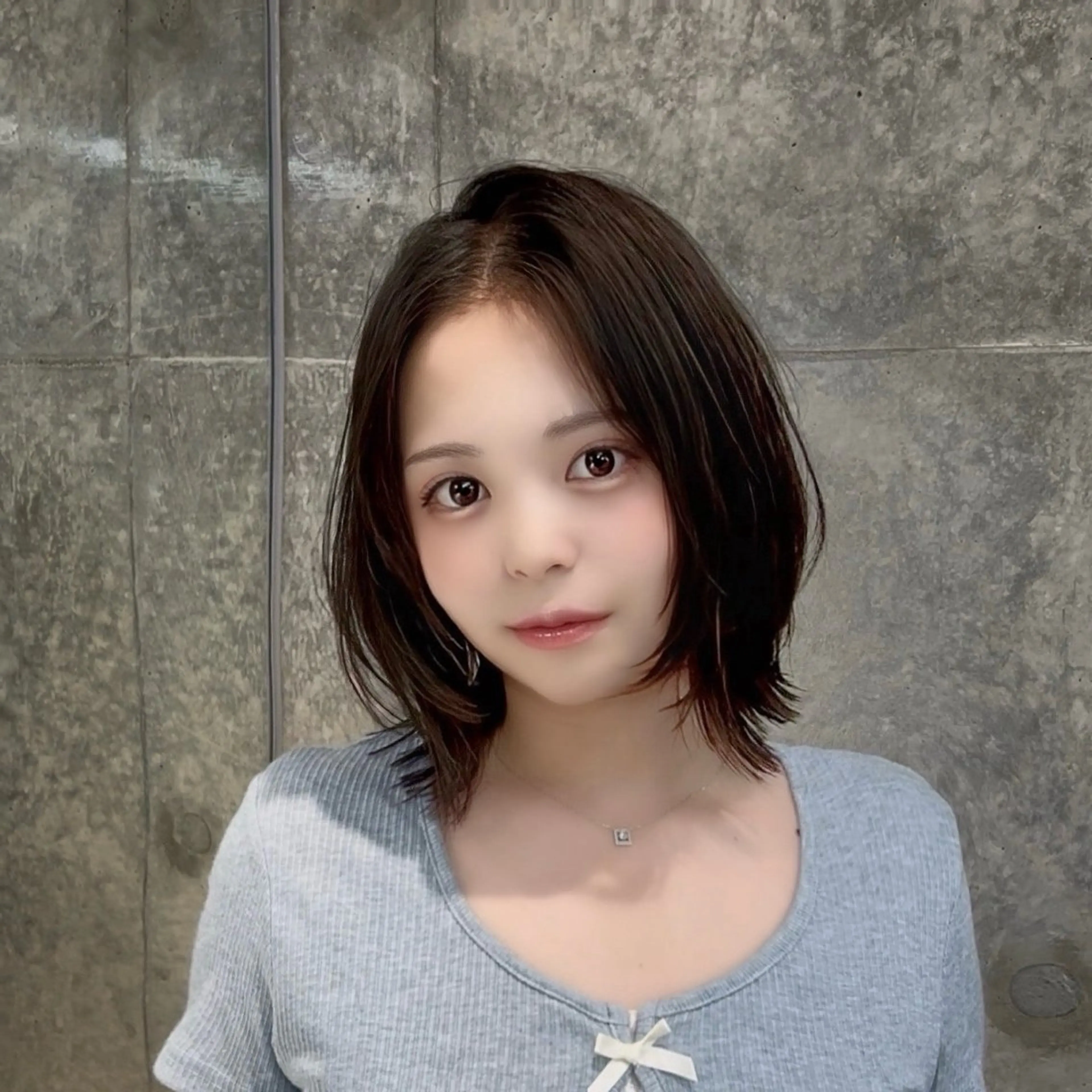 ミディアム カラー 切りっぱなしボブ ボブレイヤー アッシュ アッシュブラウン ベージュカラー ボブ/縮毛矯正 jionのヘアスタイル