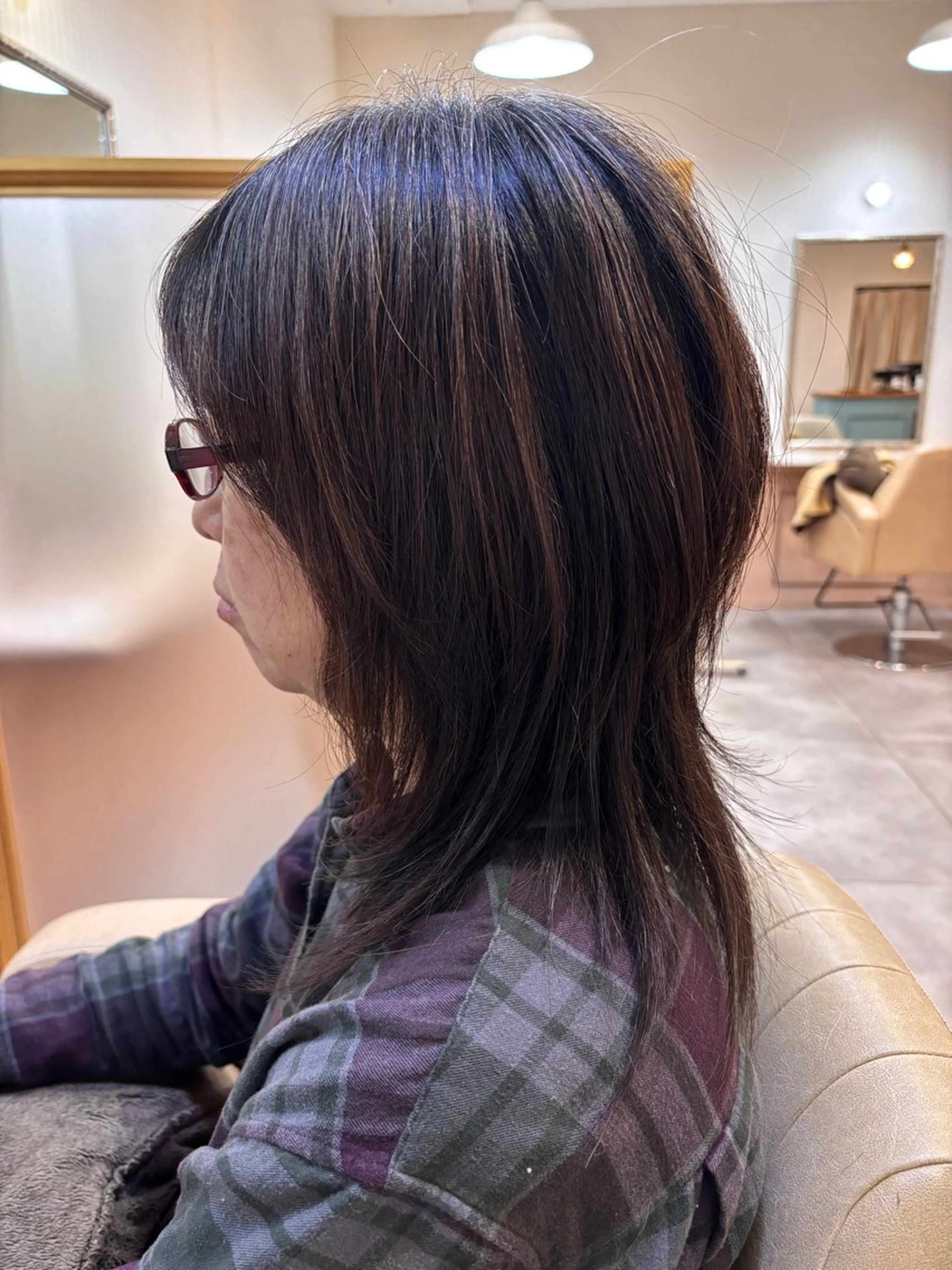 セミロング 吉井 愛のヘアスタイル