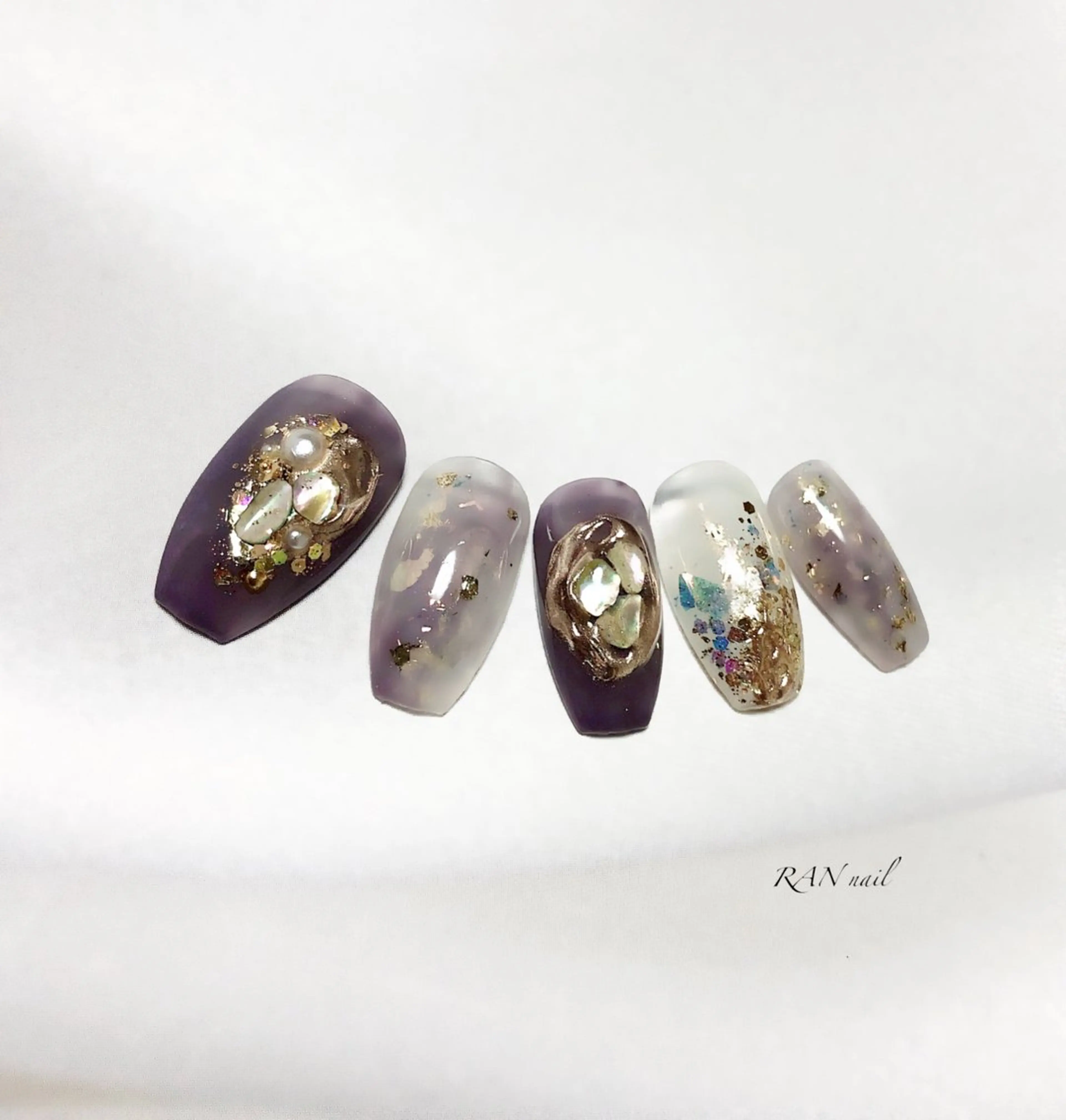 ネイル ゴールド キラキラネイル ミラーネイル ニュアンスネイル ブライダルネイル RAN nailのネイルデザイン