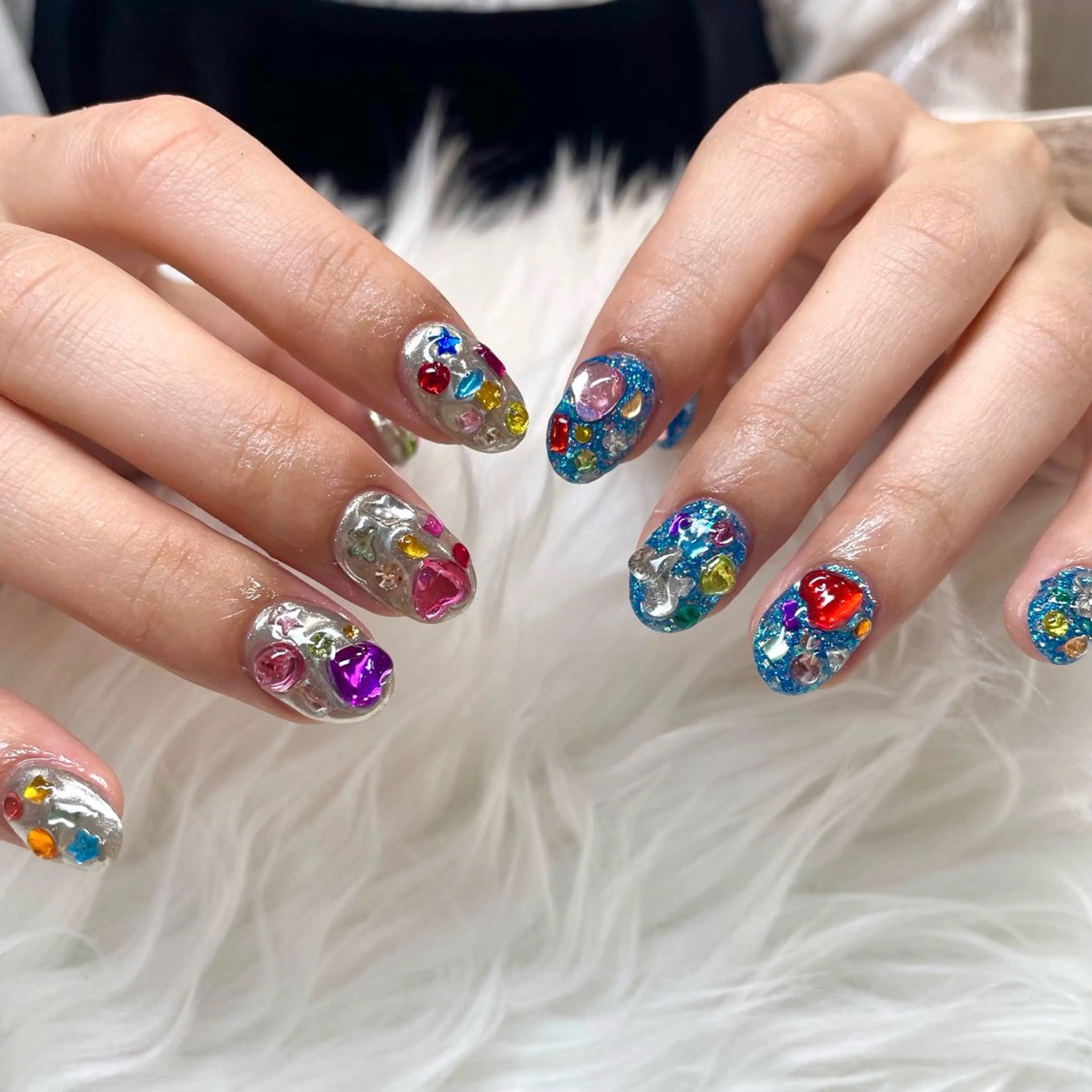 ネイル ストーンネイル ハンドネイル 新井 ひなののネイルデザイン