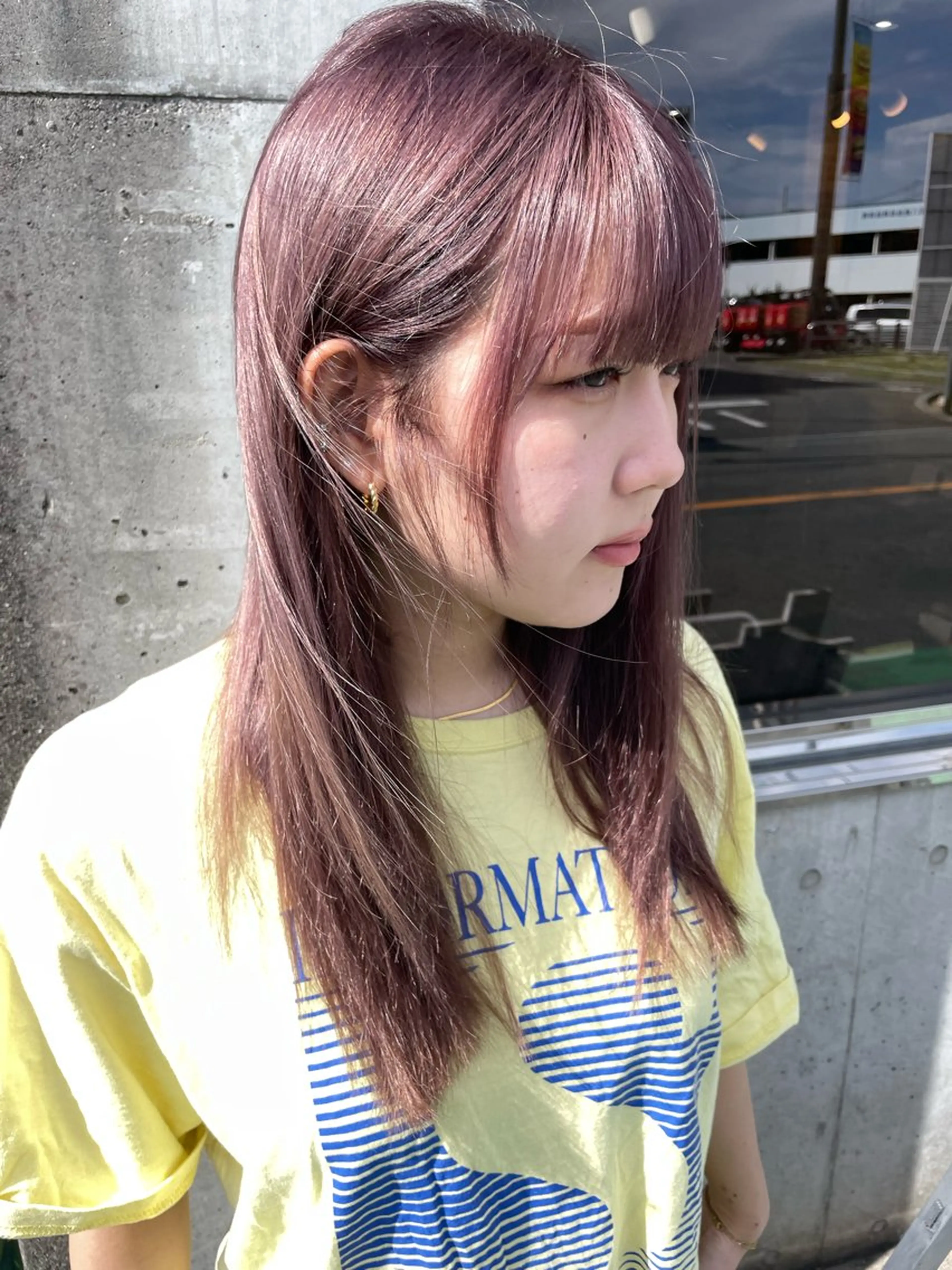 ロング カラー ブリーチ カット ヘアカラー シモダ クルミのヘアスタイル