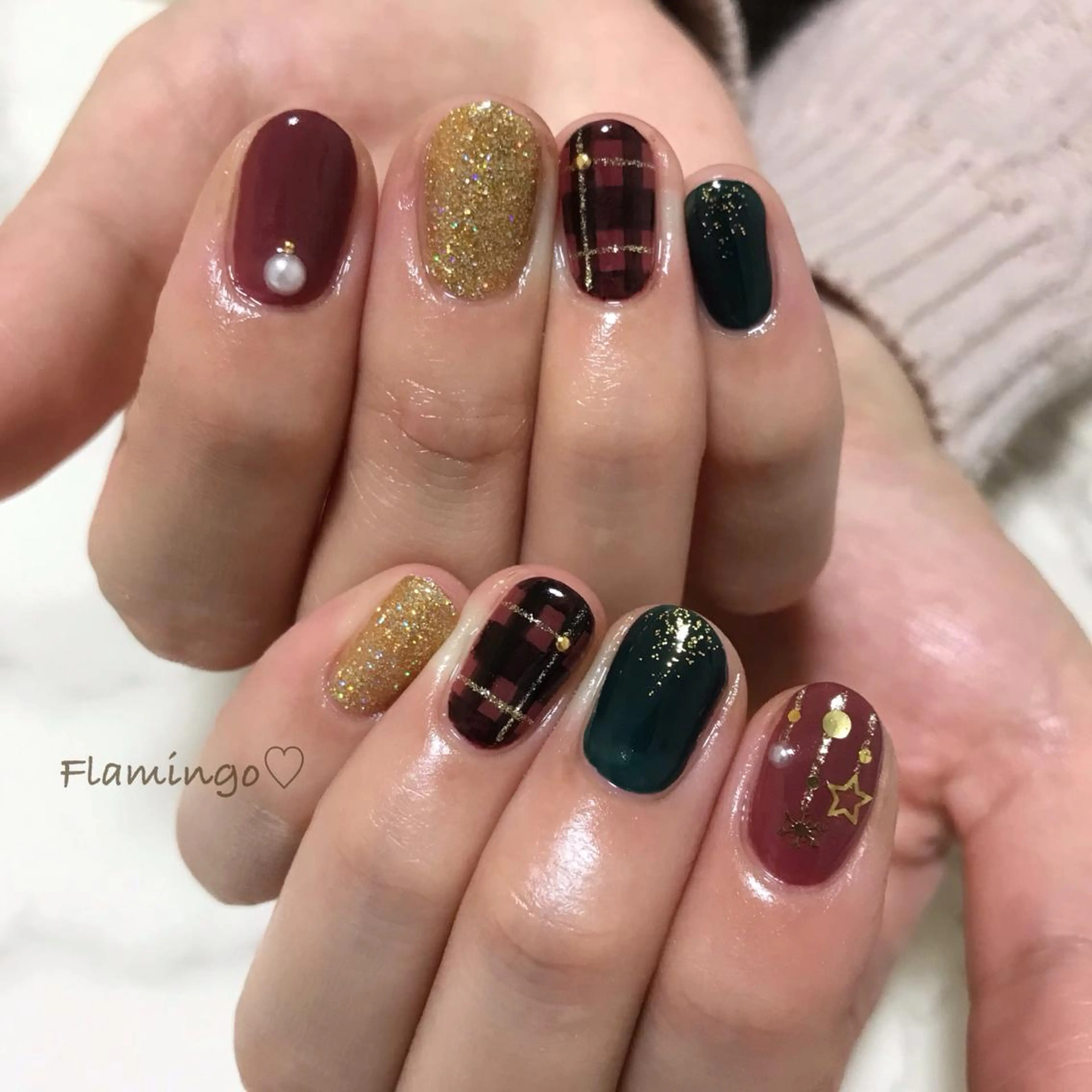 ネイル キラキラネイル ラメ(グリッター) ワンカラーネイル 冬ネイル クリスマス フィルイン／自爪育成 ／爪に優しい施術のネイルデザイン