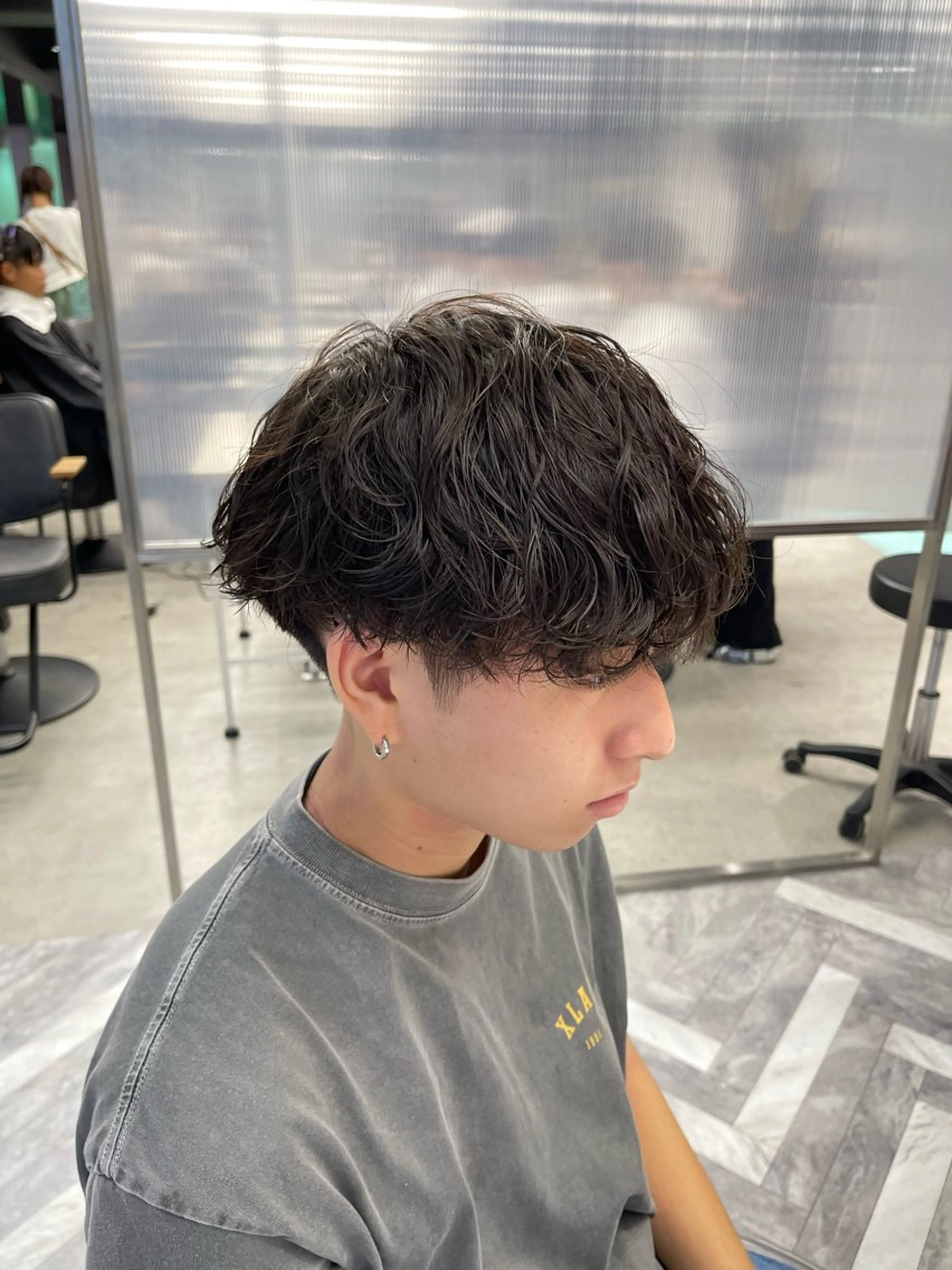 ショート パーマ メンズ センターパート フェードカット メンズハイライト メンズメッシュ マッシュ 石井 光星のヘアスタイル