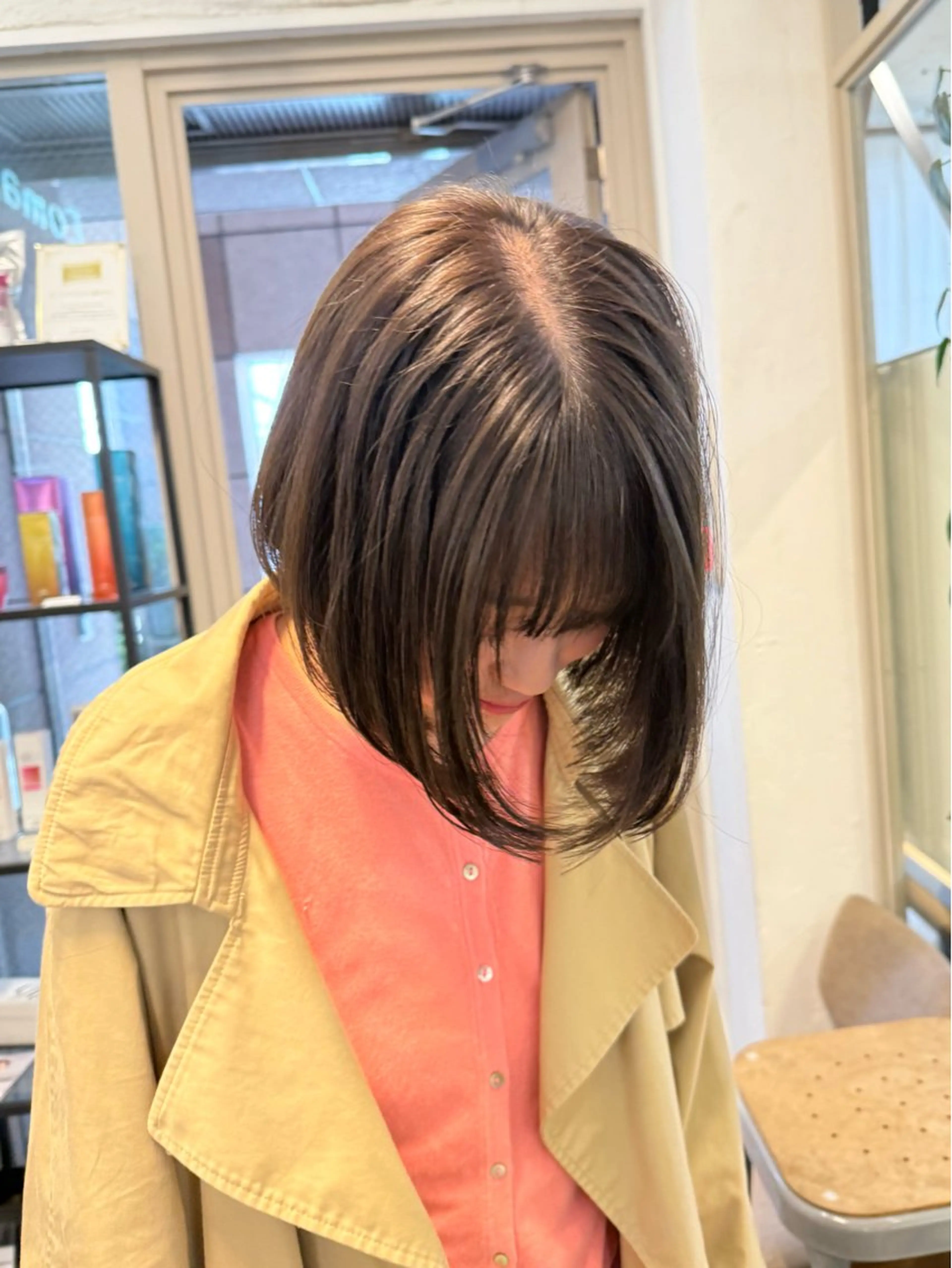 ショート カラー ミルクティー× グレージュMOMOのヘアスタイル