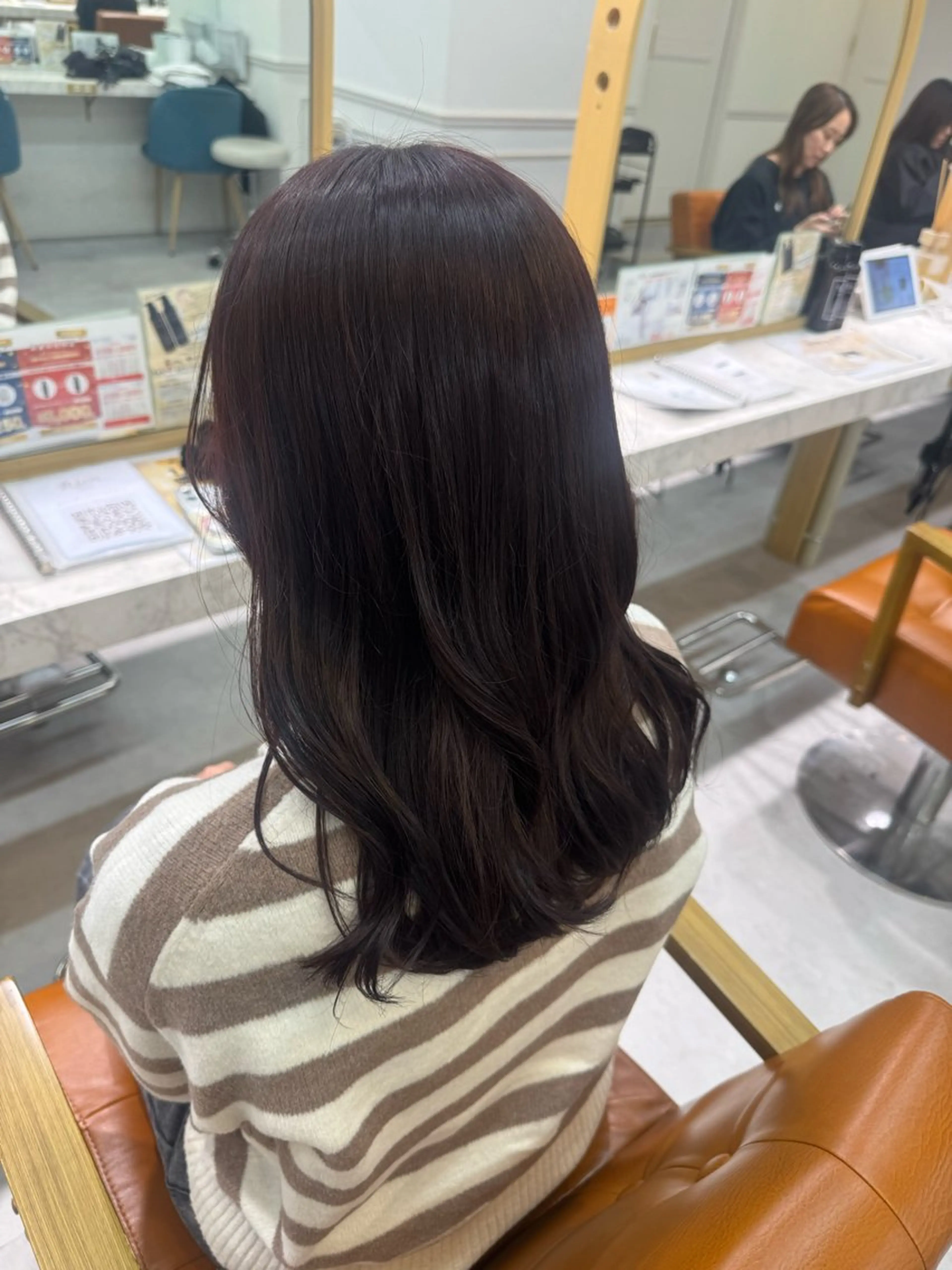 セミロング ブリーチなしWカラー / 野中悠那のヘアスタイル