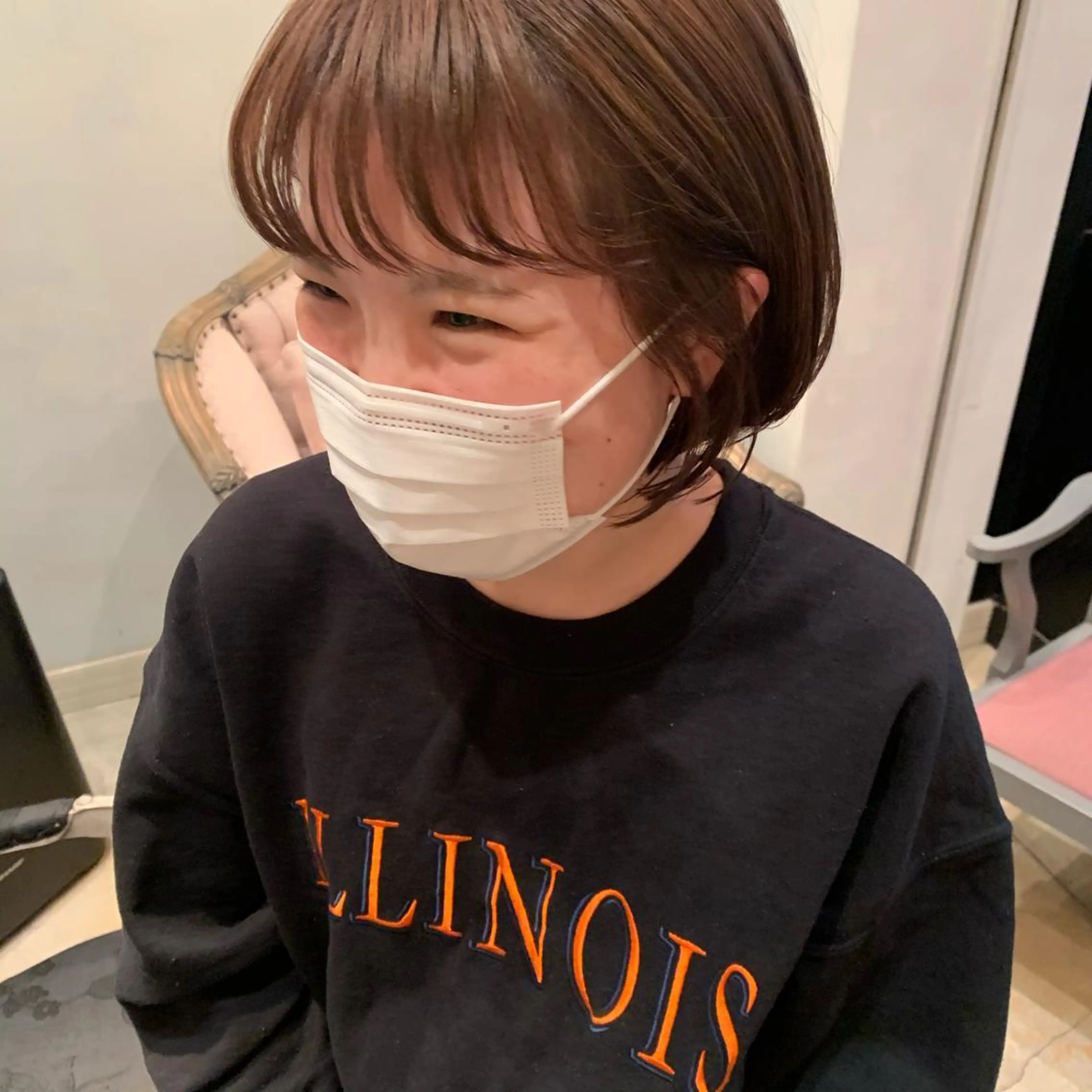 ショート カラー SAKINO． ベージュカラーのヘアスタイル