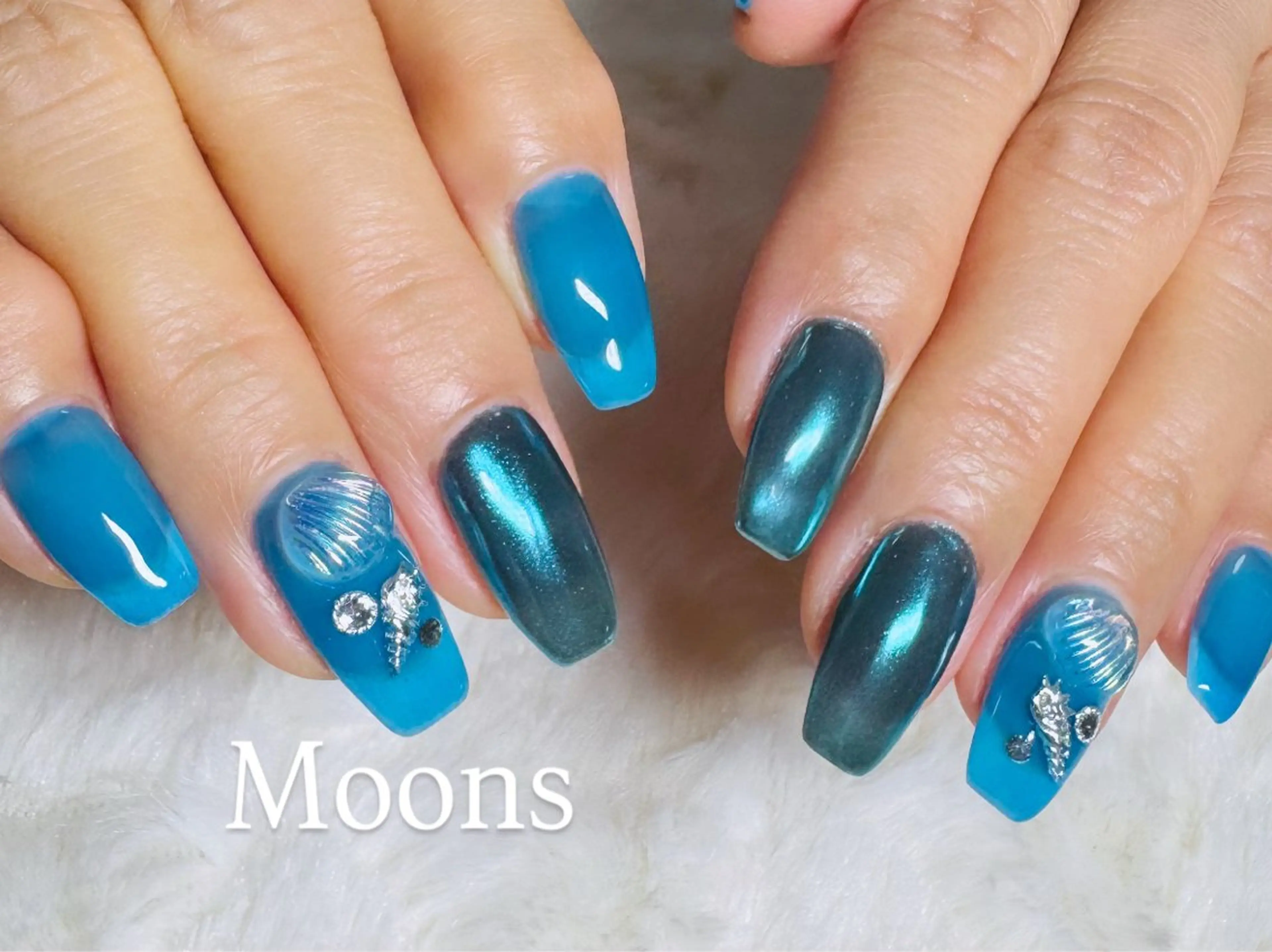 ネイル Moons nail 💅✨のネイルデザイン