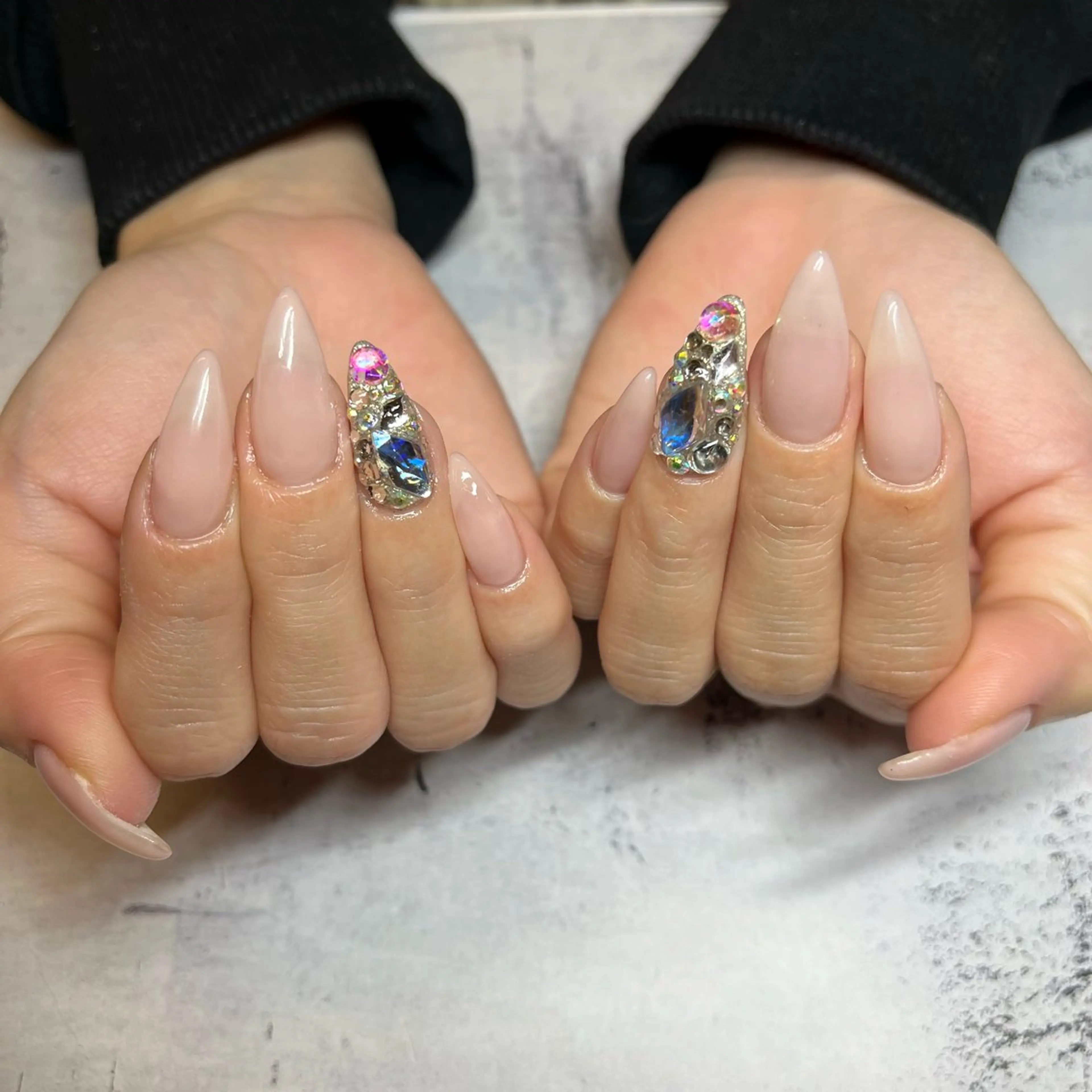 ミディアム ハンドネイル watabe .のネイルデザイン