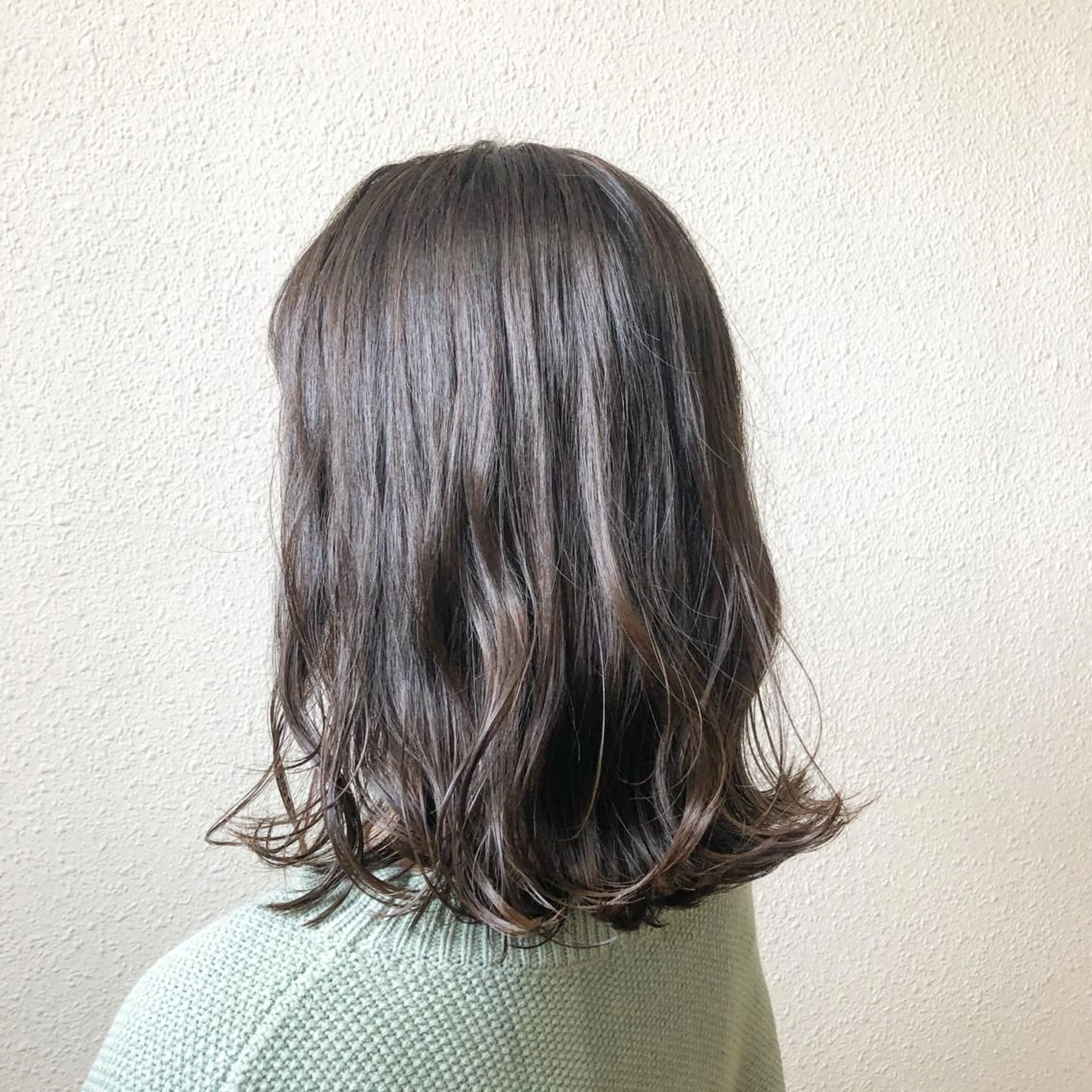 セミロング カラー グレージュ アイスグレージュ 中司 莉菜のヘアスタイル