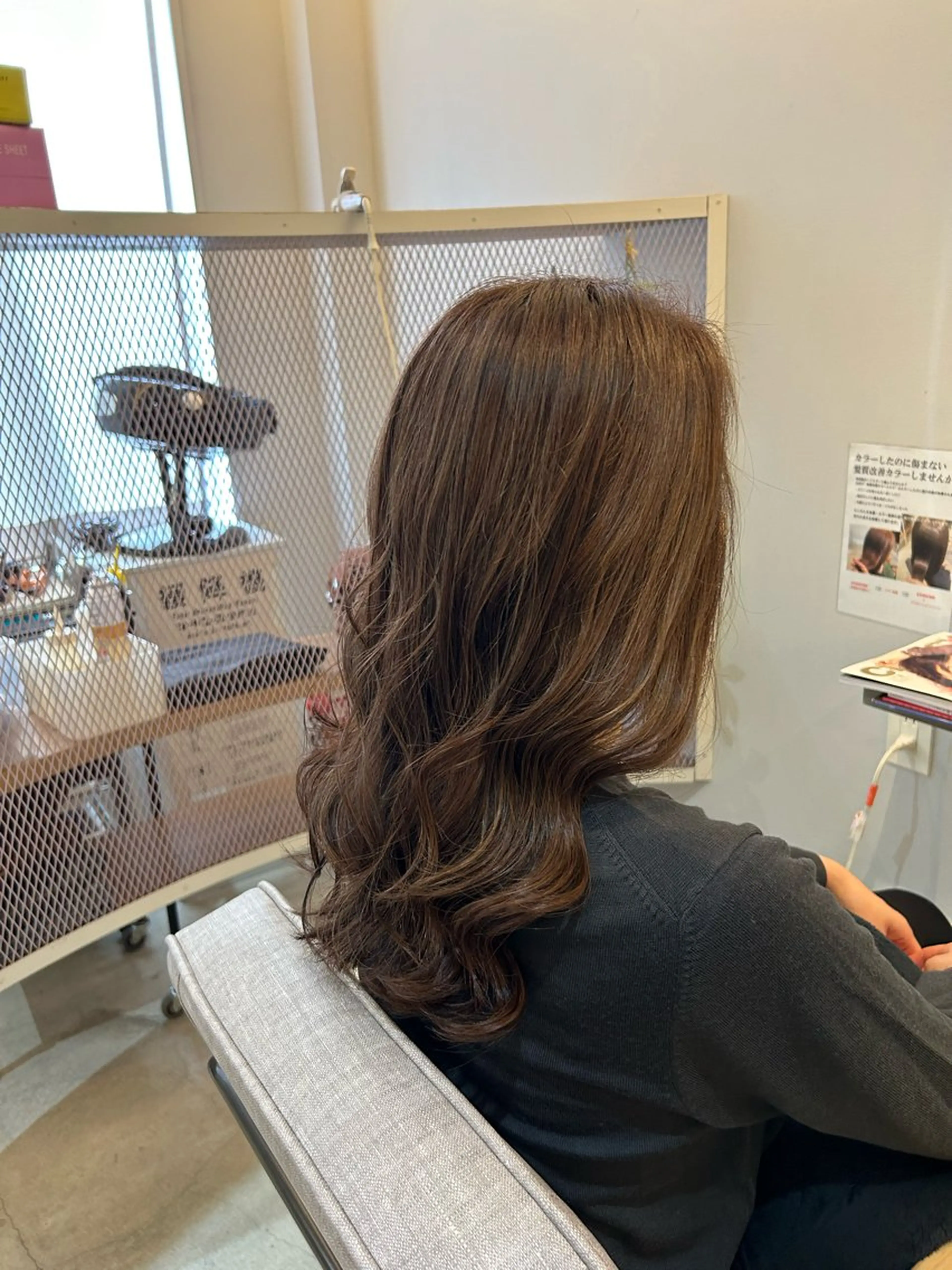 セミロング 金気 真央のヘアスタイル